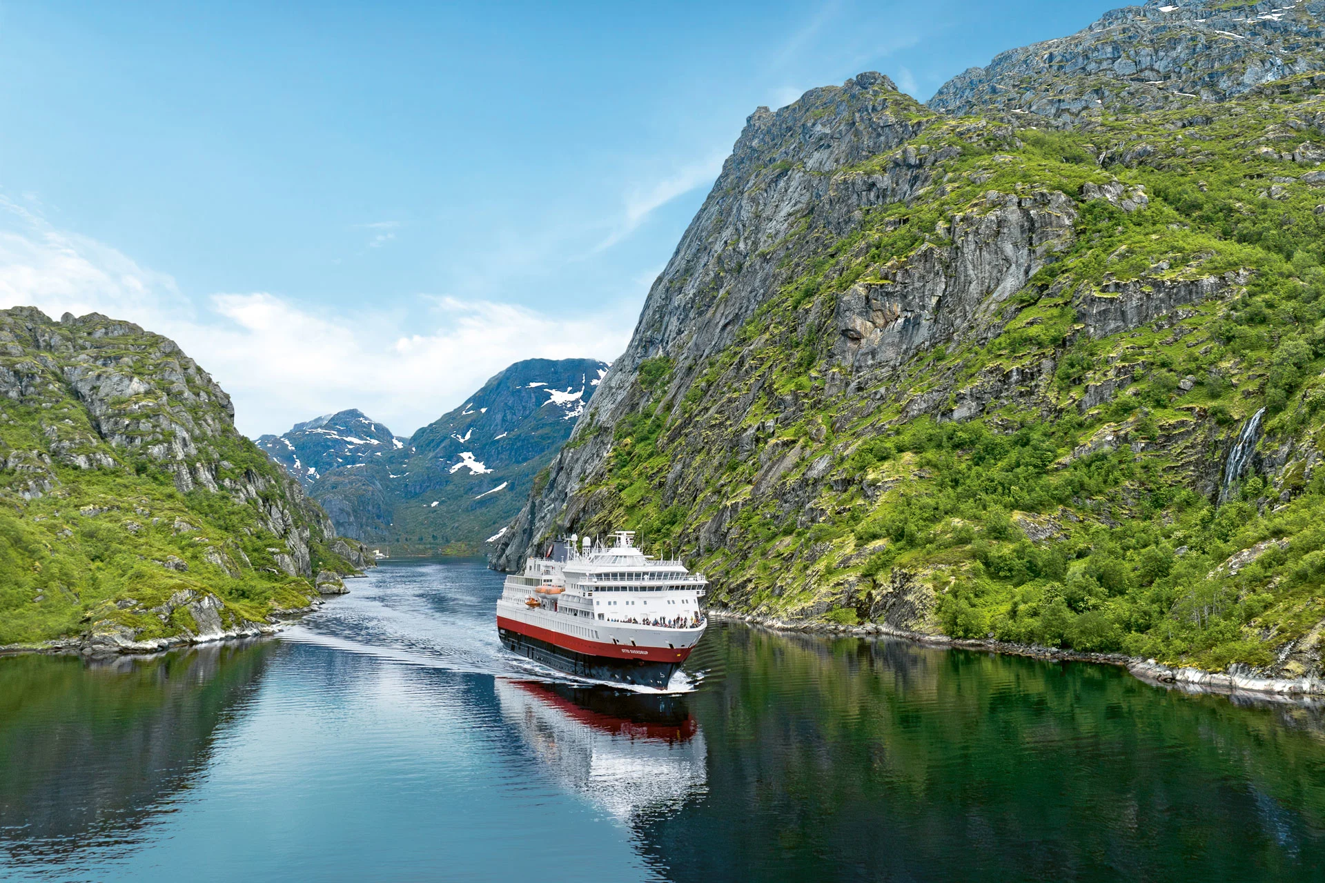 Trollfjord-MS-Otto-Sverdrup-Sailing-Espen-Mills