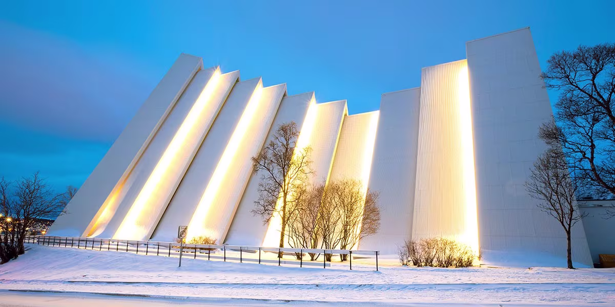 La cathédrale arctique moderne de Tromsø


