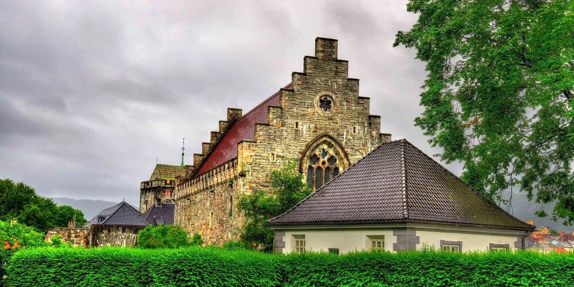 bergenhus-festning-bergenshutterstock_2500x1250