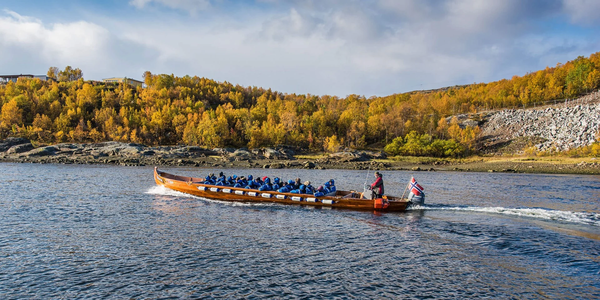 Partez pour une excursion palpitante non loin de la frontière russe à bord d’un bateau fluvial.