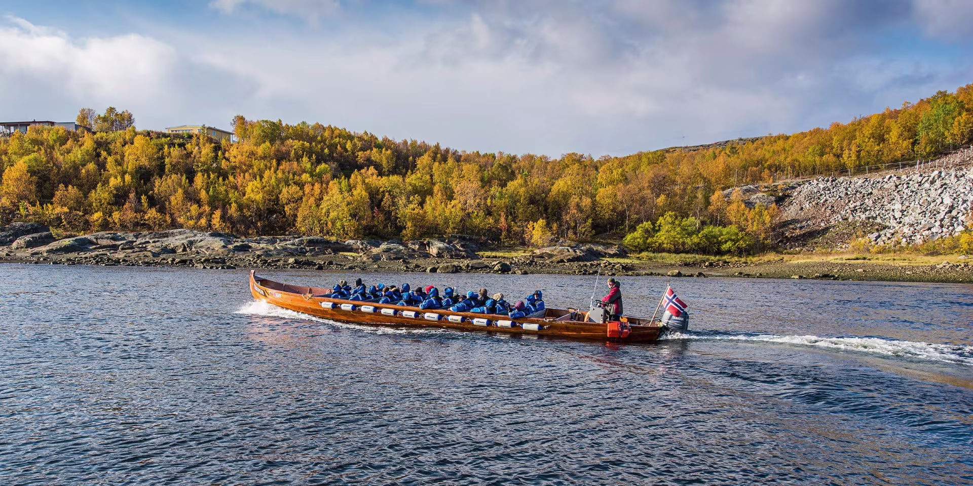 Partez pour une excursion palpitante non loin de la frontière russe à bord d’un bateau fluvial.