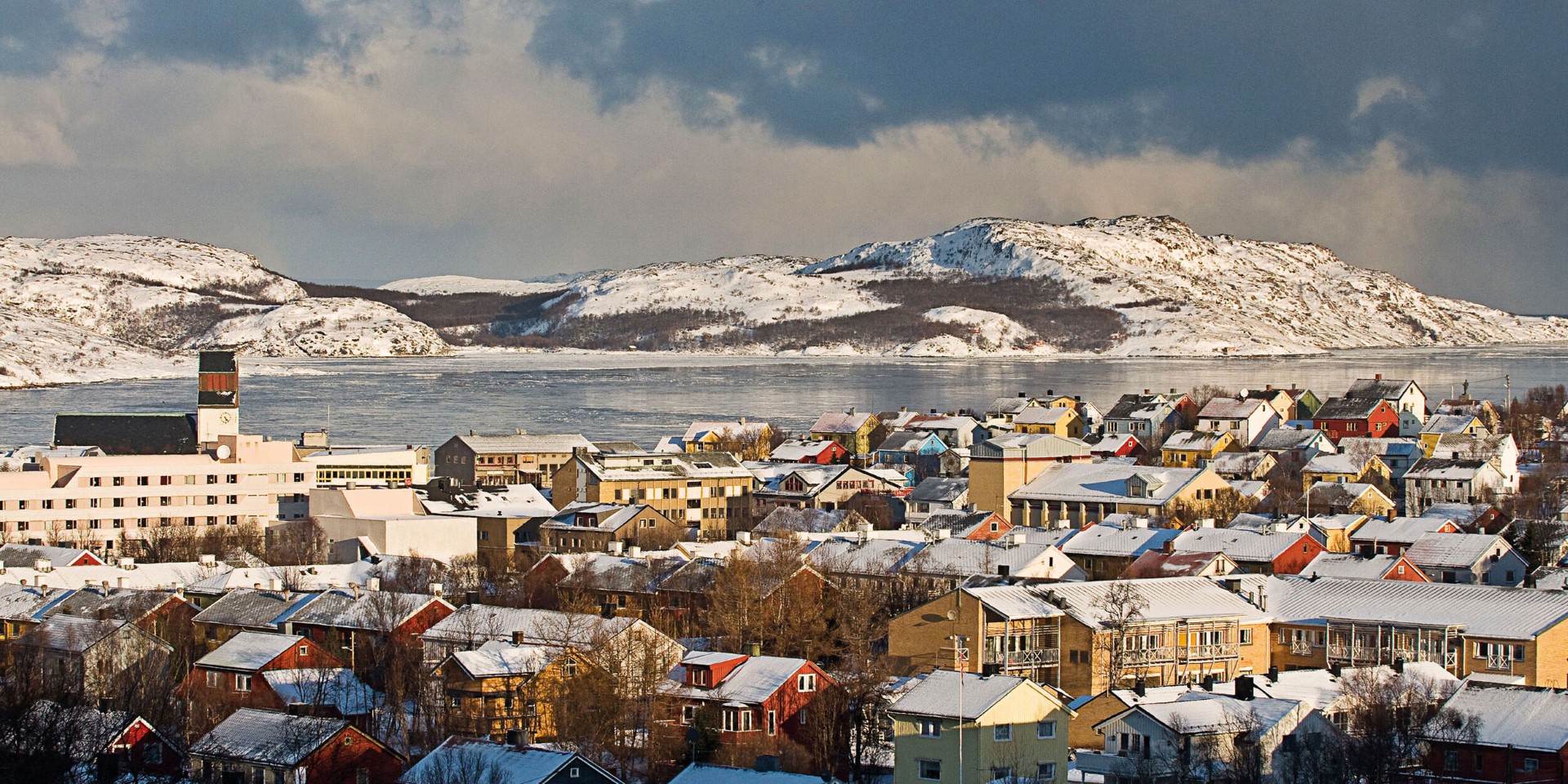 Explorez la petite localité norvégienne de Kirkenes, plus à l’est encore qu’Istanbul.