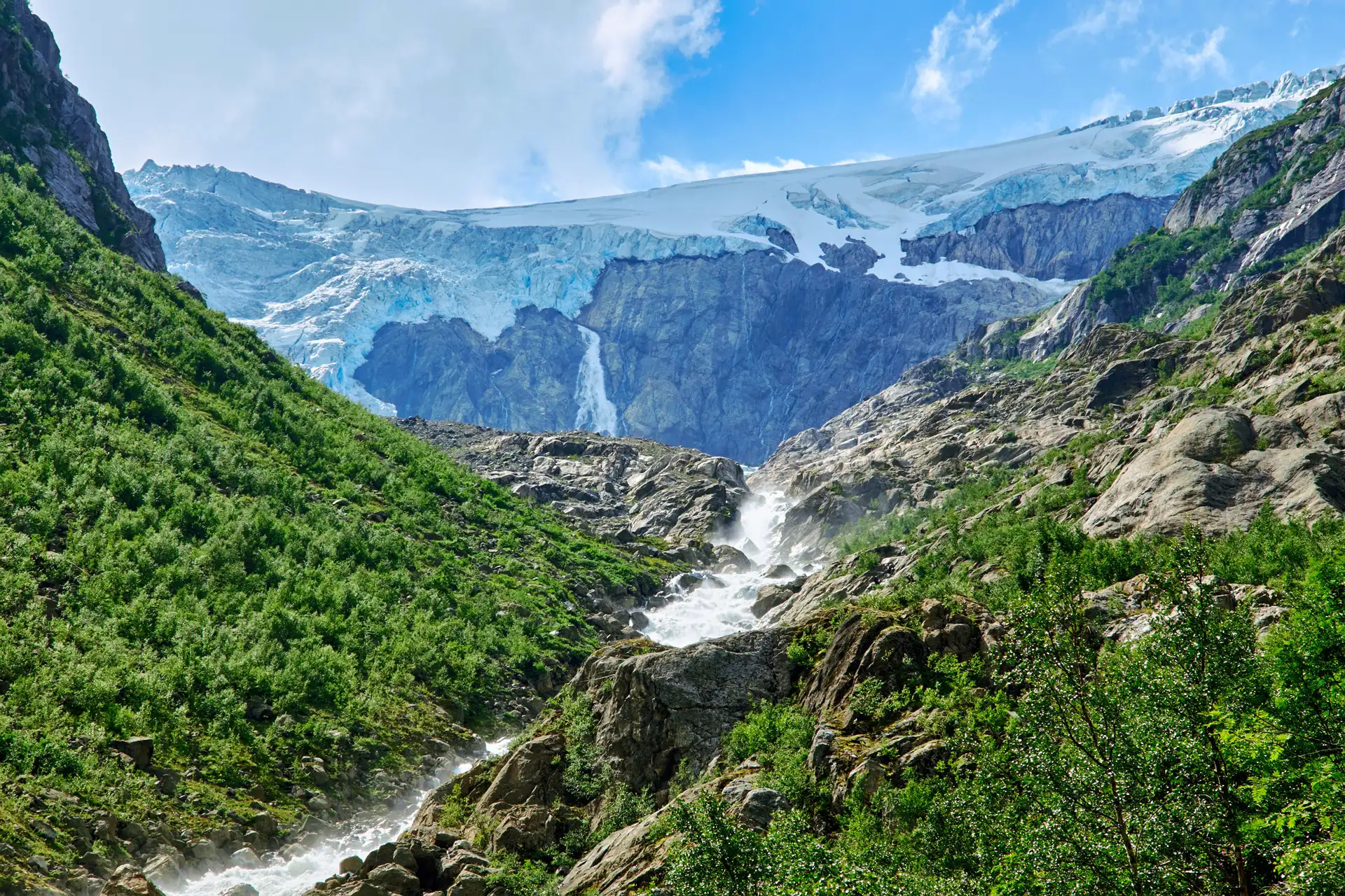 Der Folgefonna-Nationalpark liegt im Vestland-Fylke am Hardangerfjord.