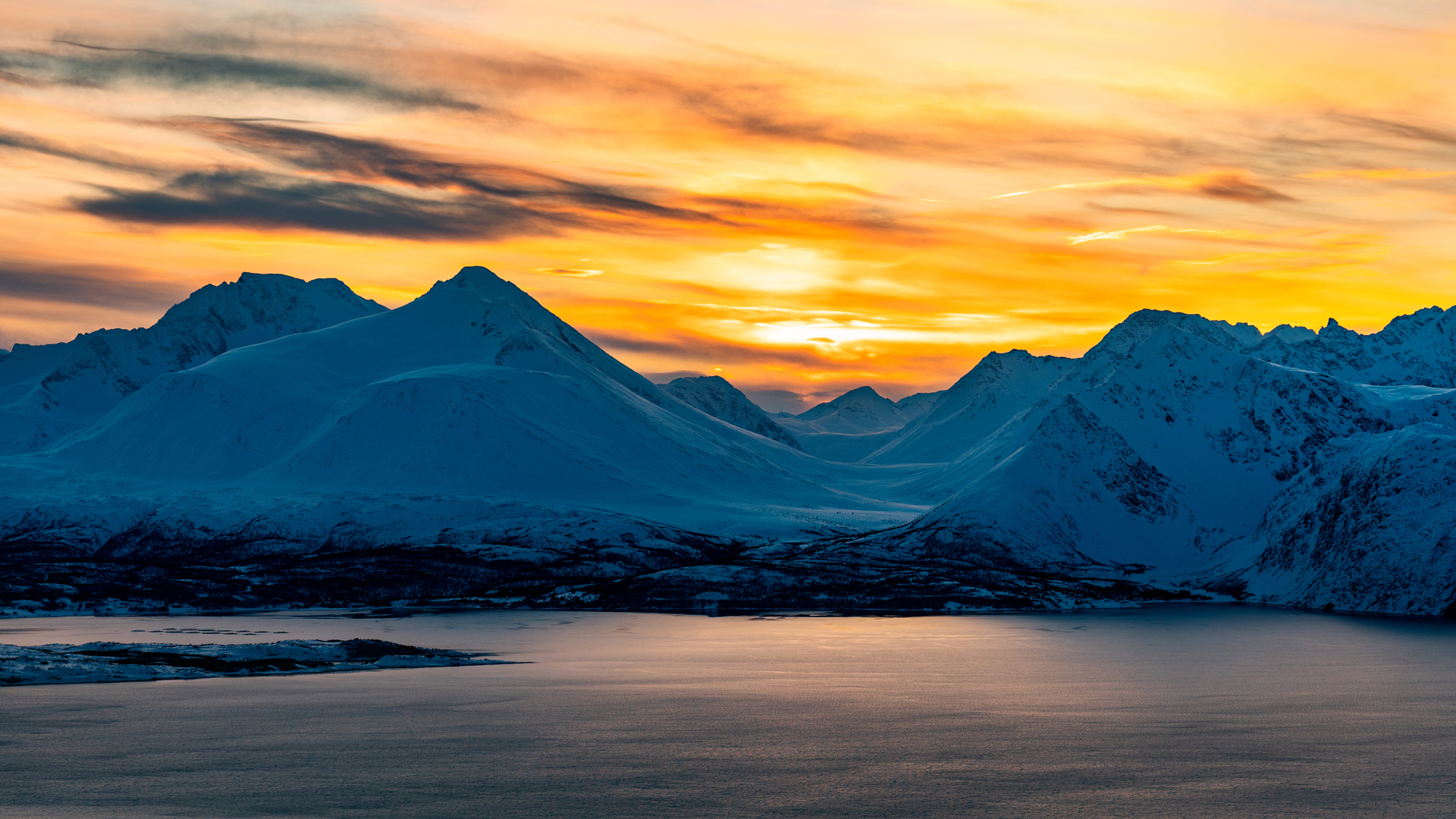 	lyngenfjord-norway-petr-pavlek