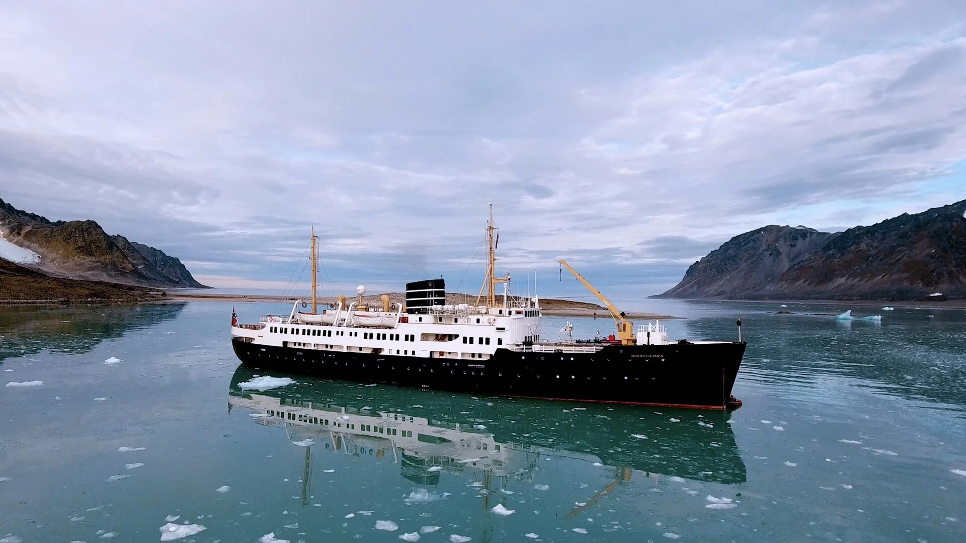 MS Nordstjernen au Svalbard