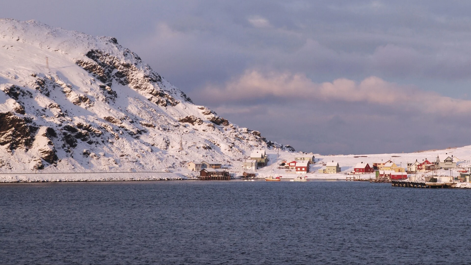 The Norwegian port of Havoysund in winter