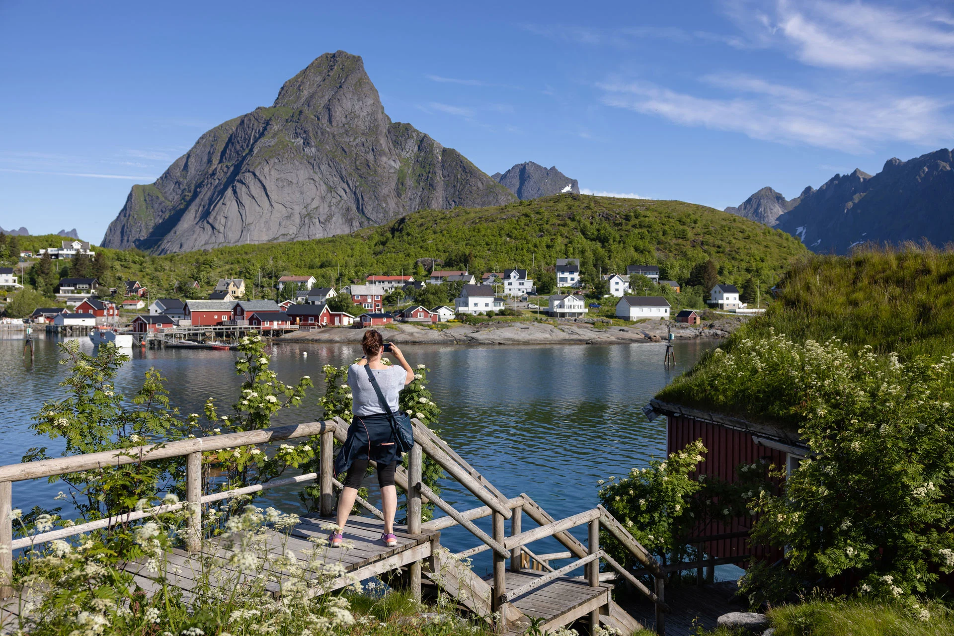 Reine-Woman-Summer-HGR-168221-Photo-Espen-Mills