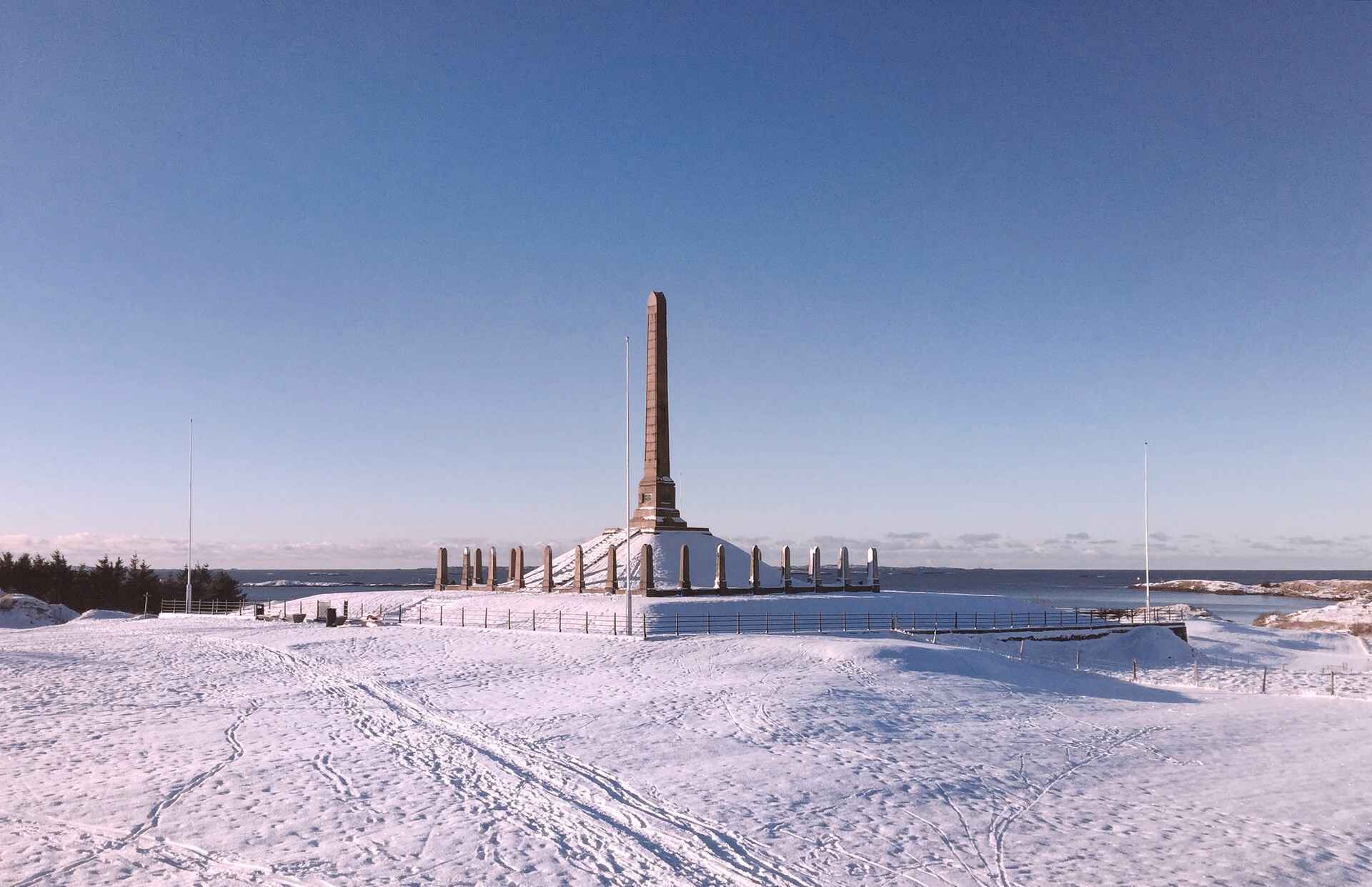 Haraldshaugen är ett nationellt monument där det sägs att kung Håkon ligger begravd
