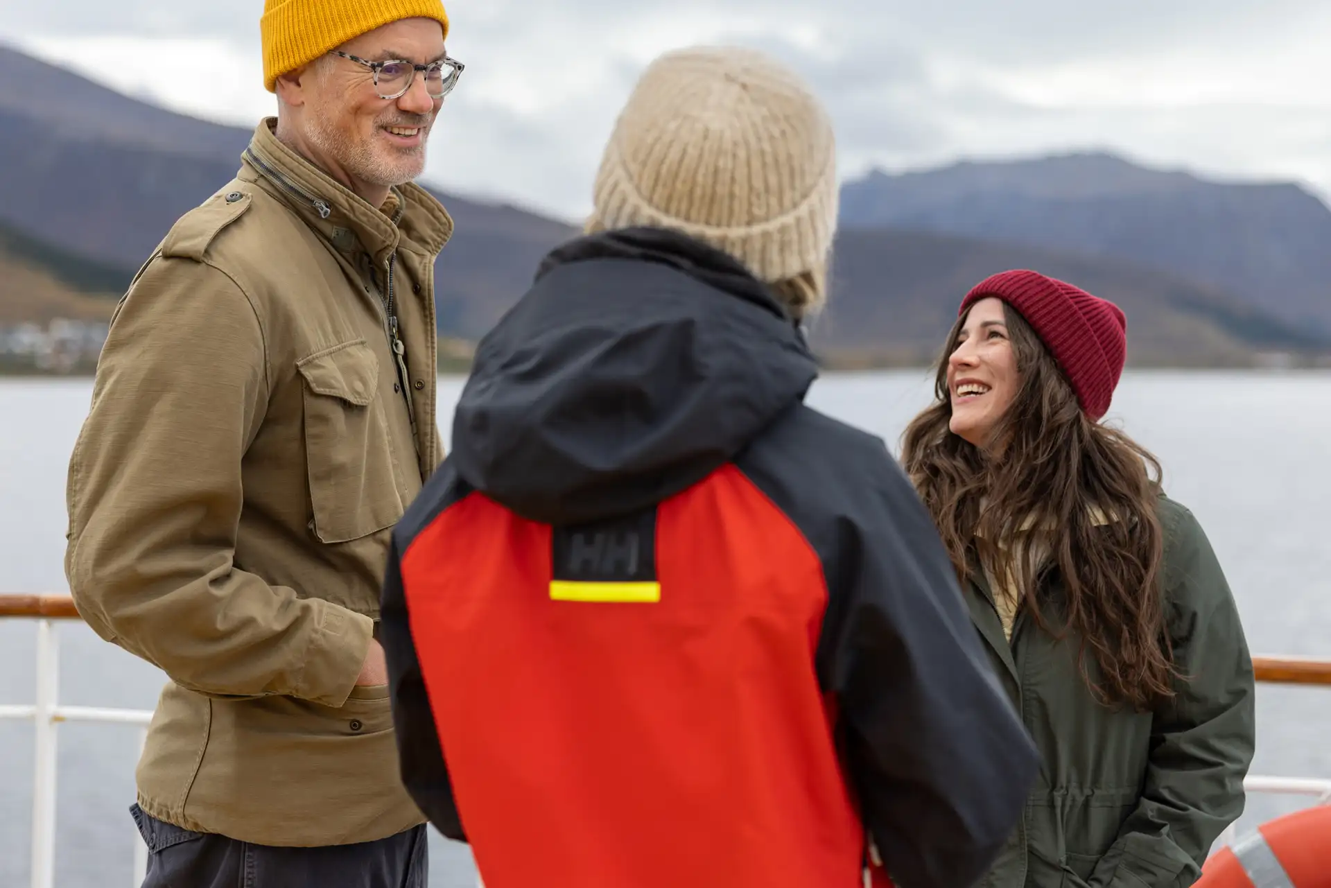 Guest interacting with Coastal Experience Team HGR 168569 Photo Espen Mills EDIT 3x2