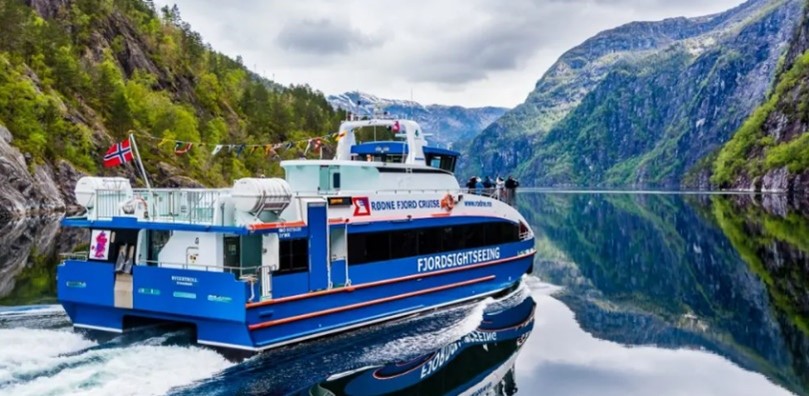 mostraumen_fjordsightseeing