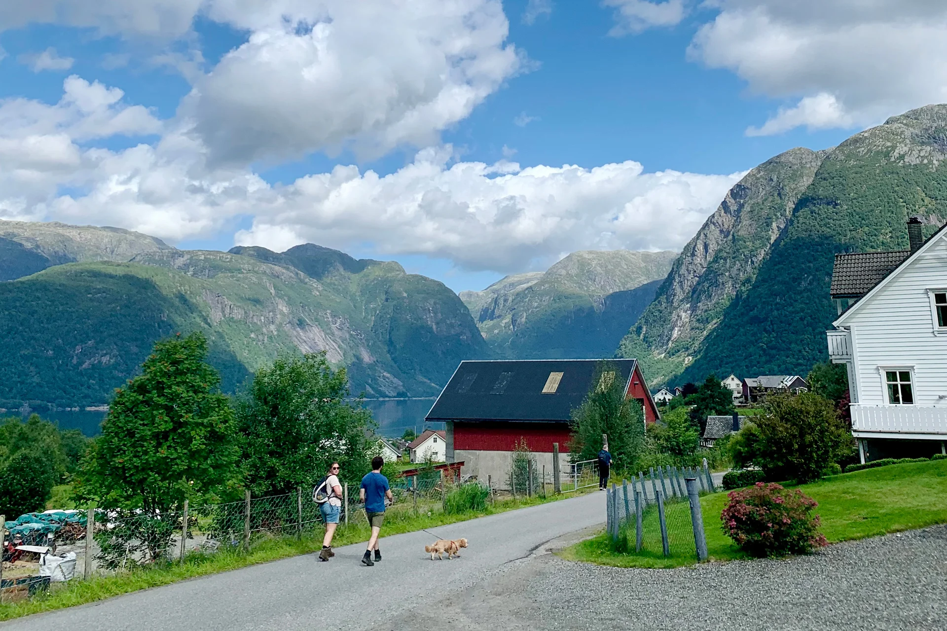 Hike-to-Lake-Bondhusvatnet-image-00016-1920x1280