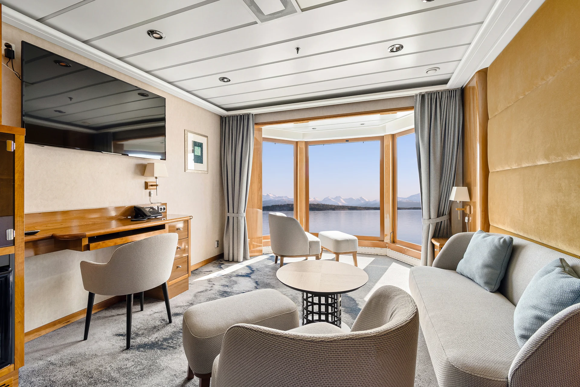 Expedition Suite MG MS Trollfjord Lounge Area
