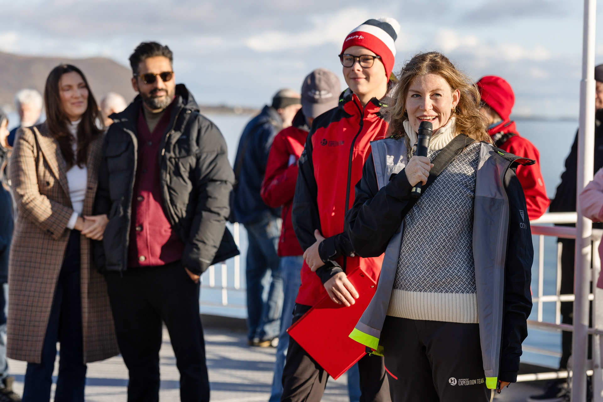 L’équipe d’expédition Hurtigruten veille à enrichir votre voyage et partage sa connaissance de la côte norvégienne