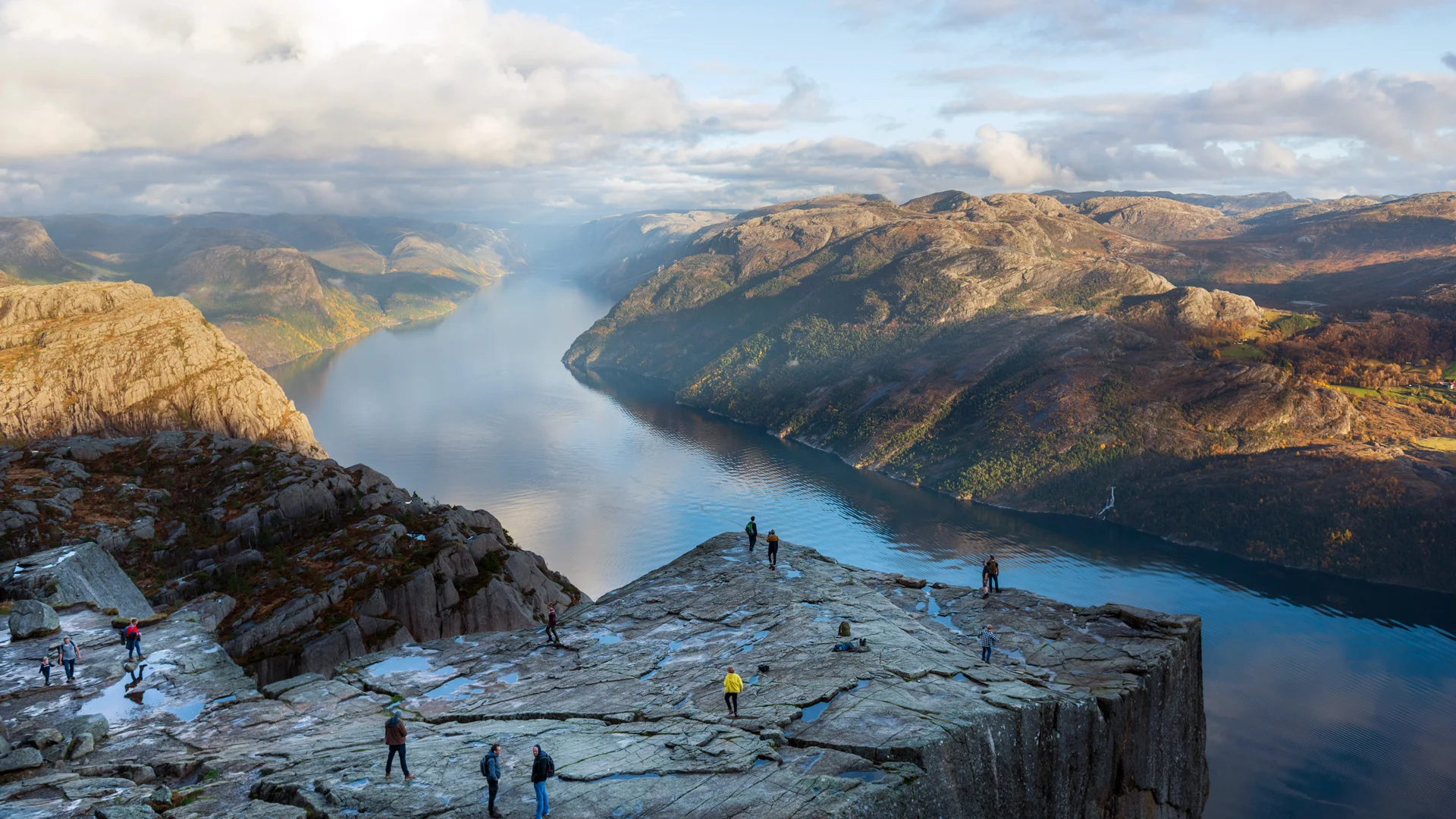 04 LYSEFJORD PREIKESTOLEN-©-Thomas-Hawkins Sunday-Post Fjord-Norway 1920x1080