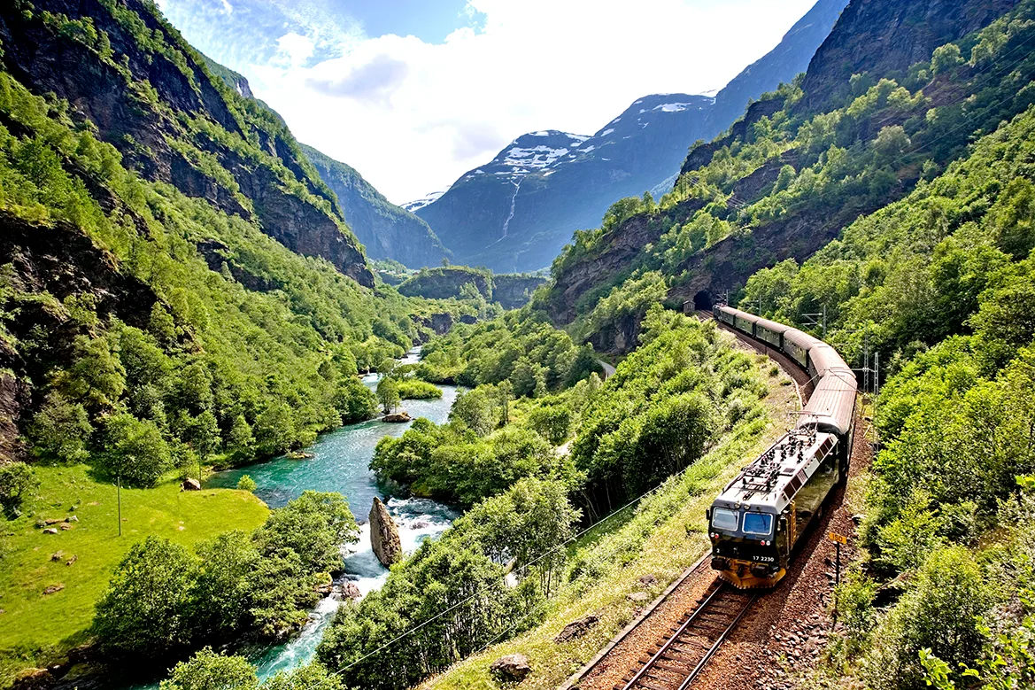 The famous train Flamsbanen HGR 114191 Photo Shutterstock web