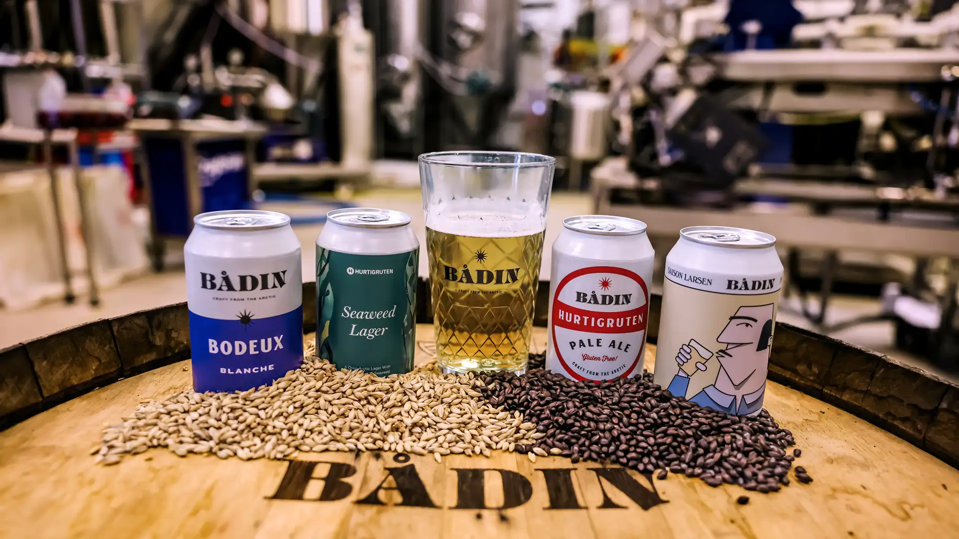 Eine Auswahl an norwegischem Bier bei der Badin Brauerei