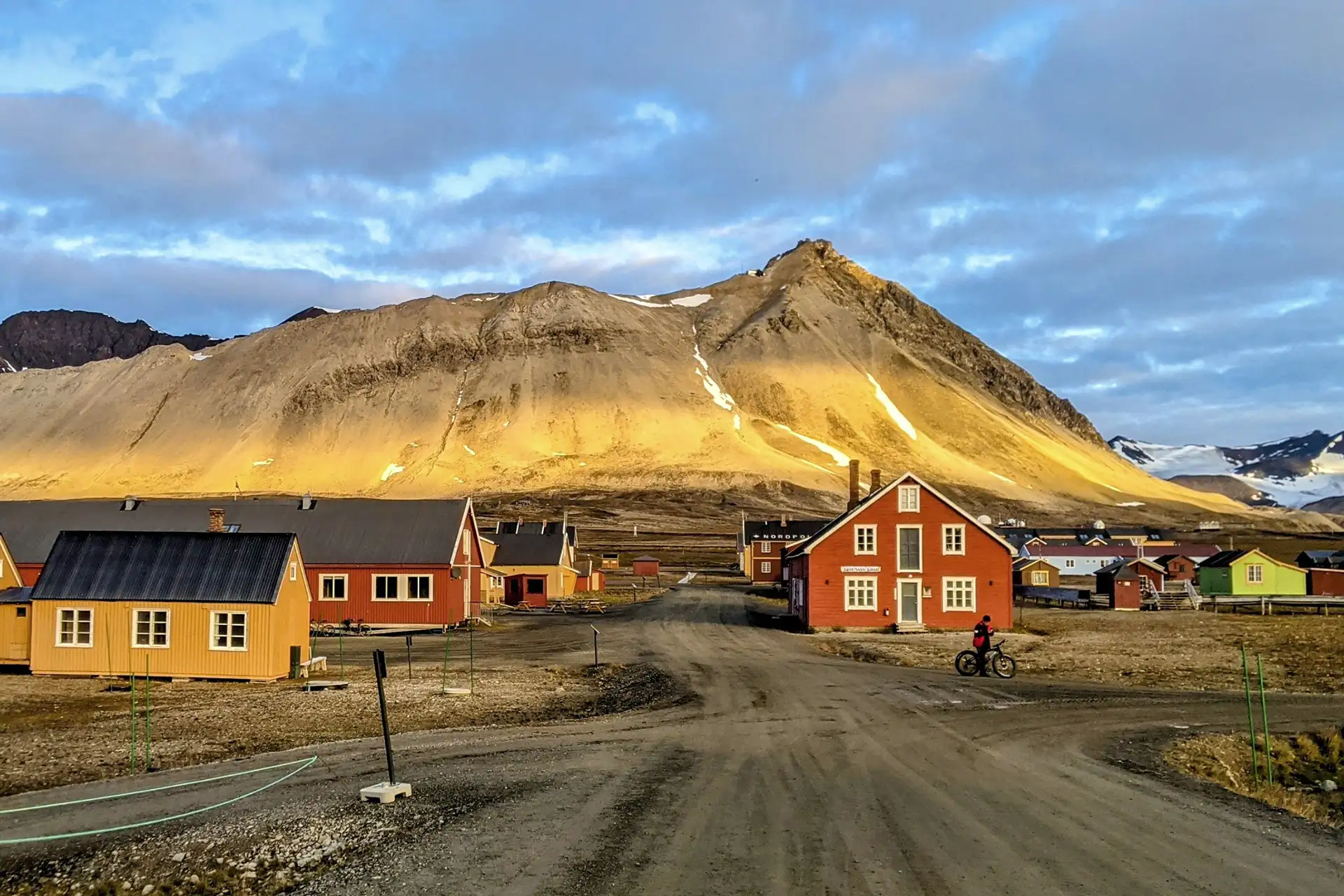 Day 10 Ny-Alesund v2 SVE TF Summer 2526 Ny-Alesund shutterstock 2356356965