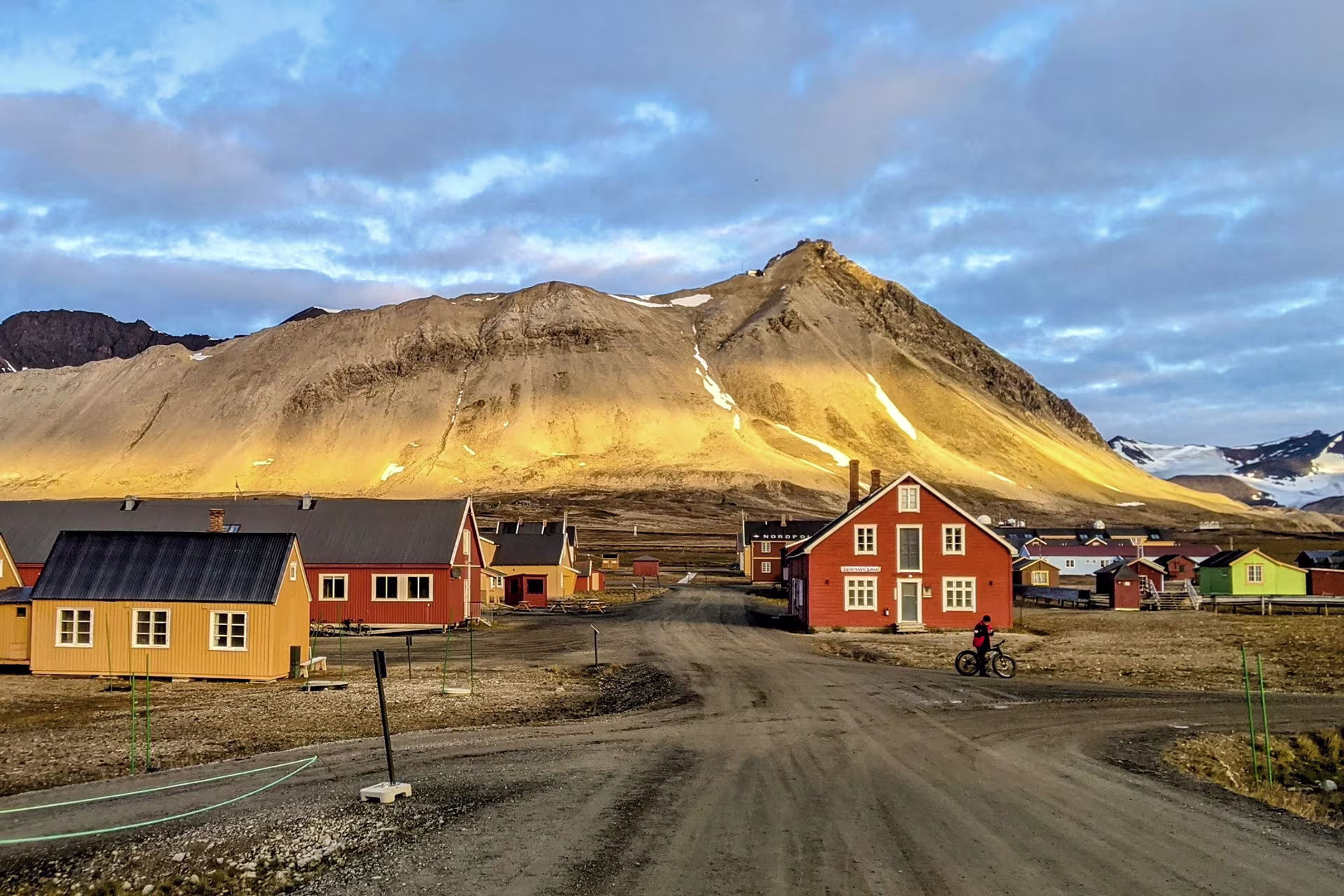 Day 10 Ny-Alesund v2 SVE TF Summer 2526 Ny-Alesund shutterstock 2356356965