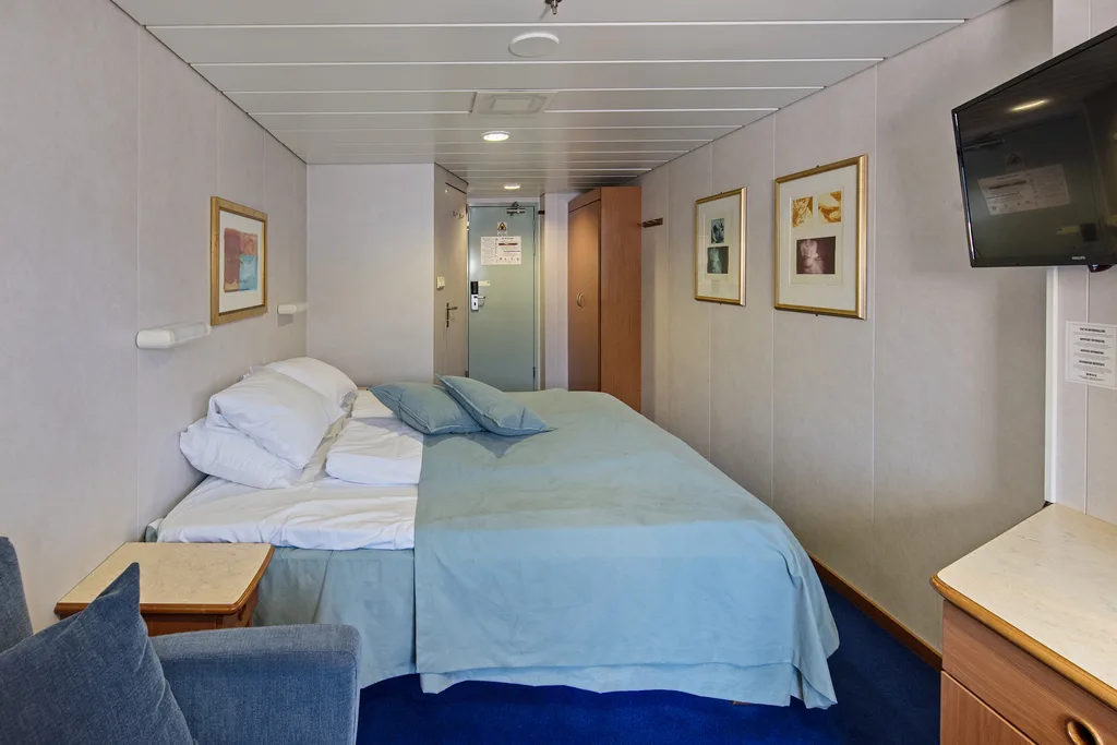 Q2-cabin-ms-midnatsol