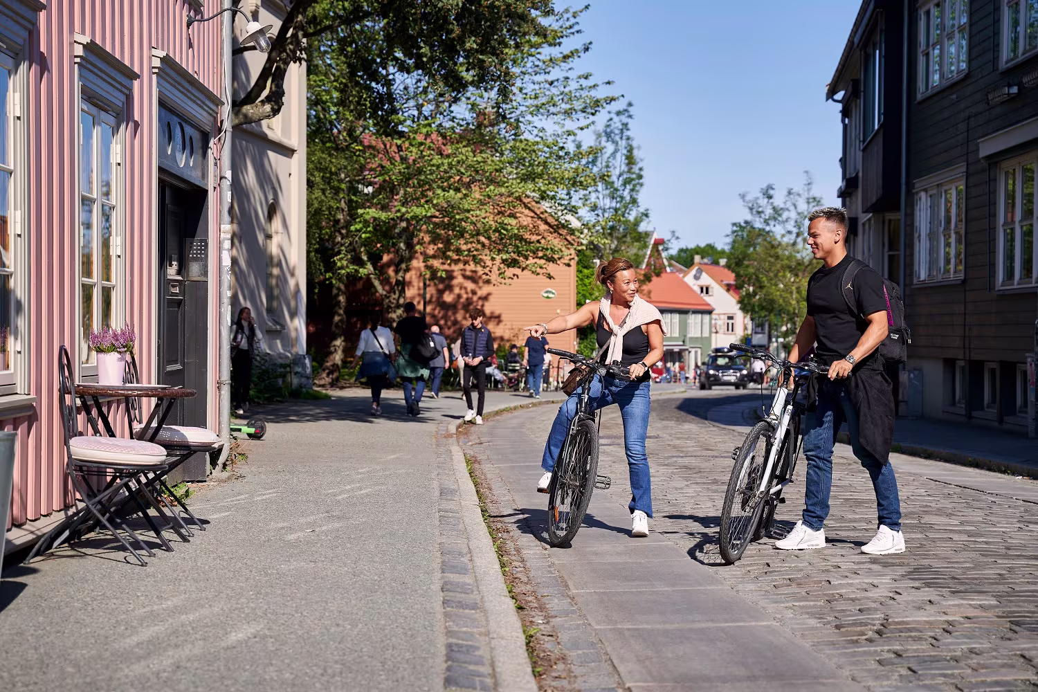 Un couple de cyclistes en visite à Trondheim