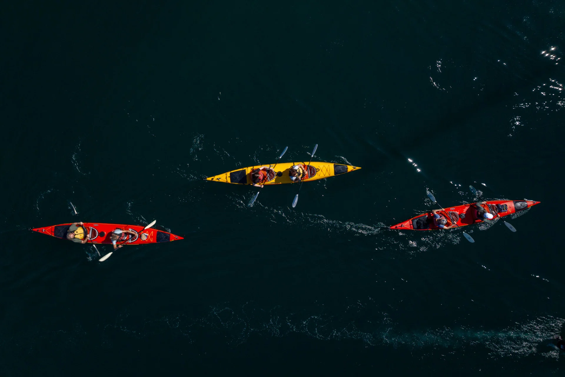 drone-kayaking-in-reine-lofoten-Espen Mills