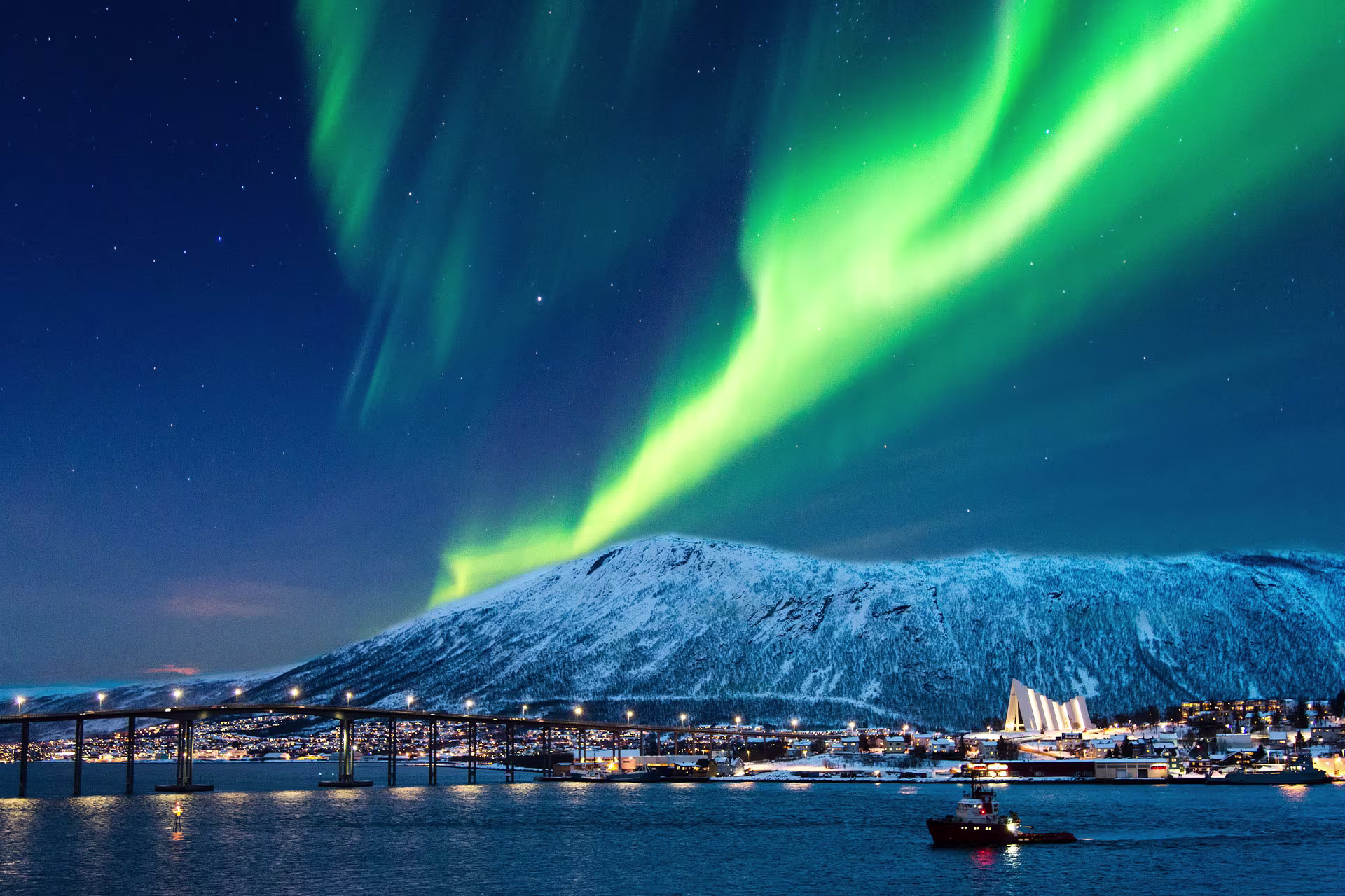 Les Aurores Boréales brillant au-dessus de Tromsø