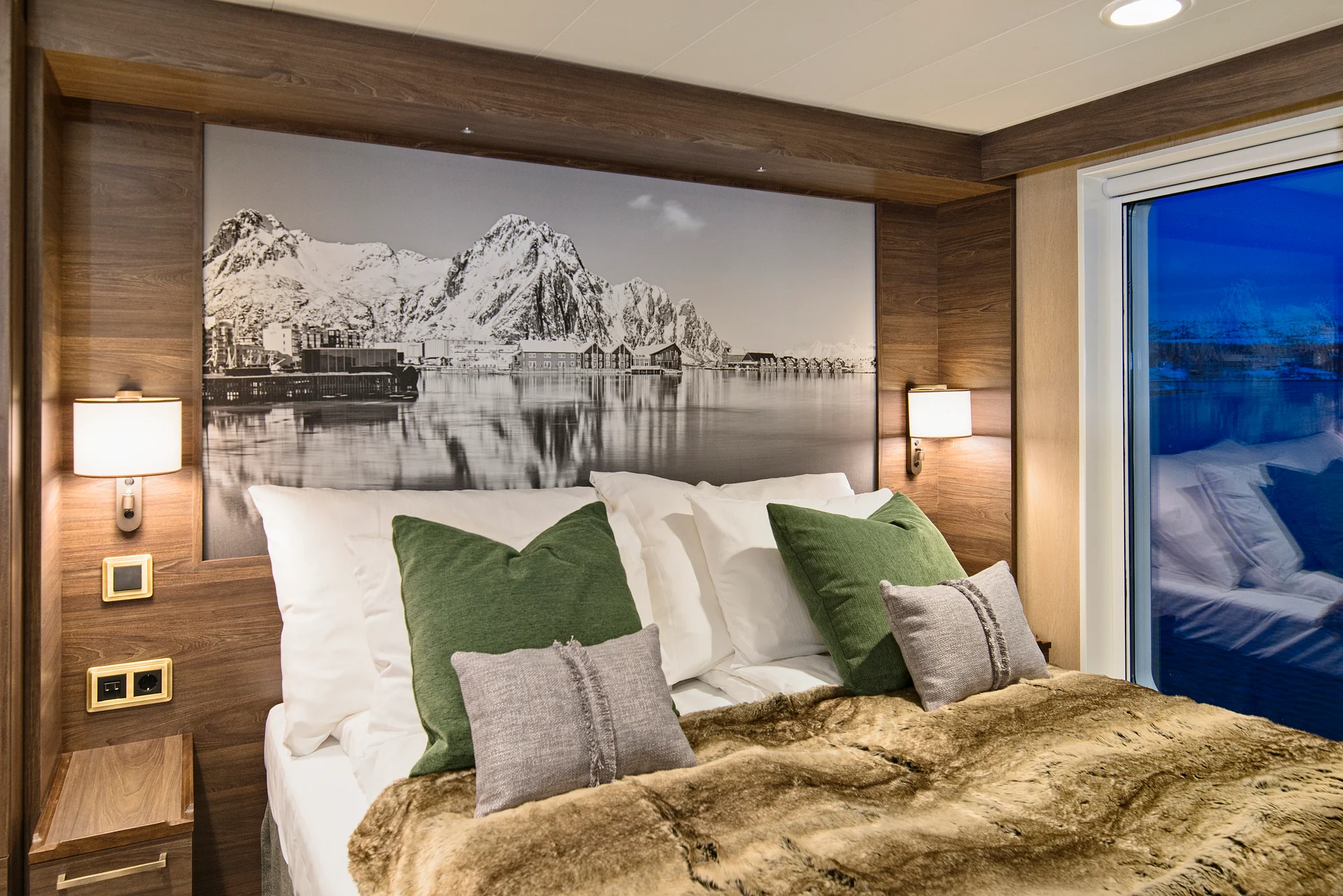 MS Richard With Expedition Suite Q4 Double Bed