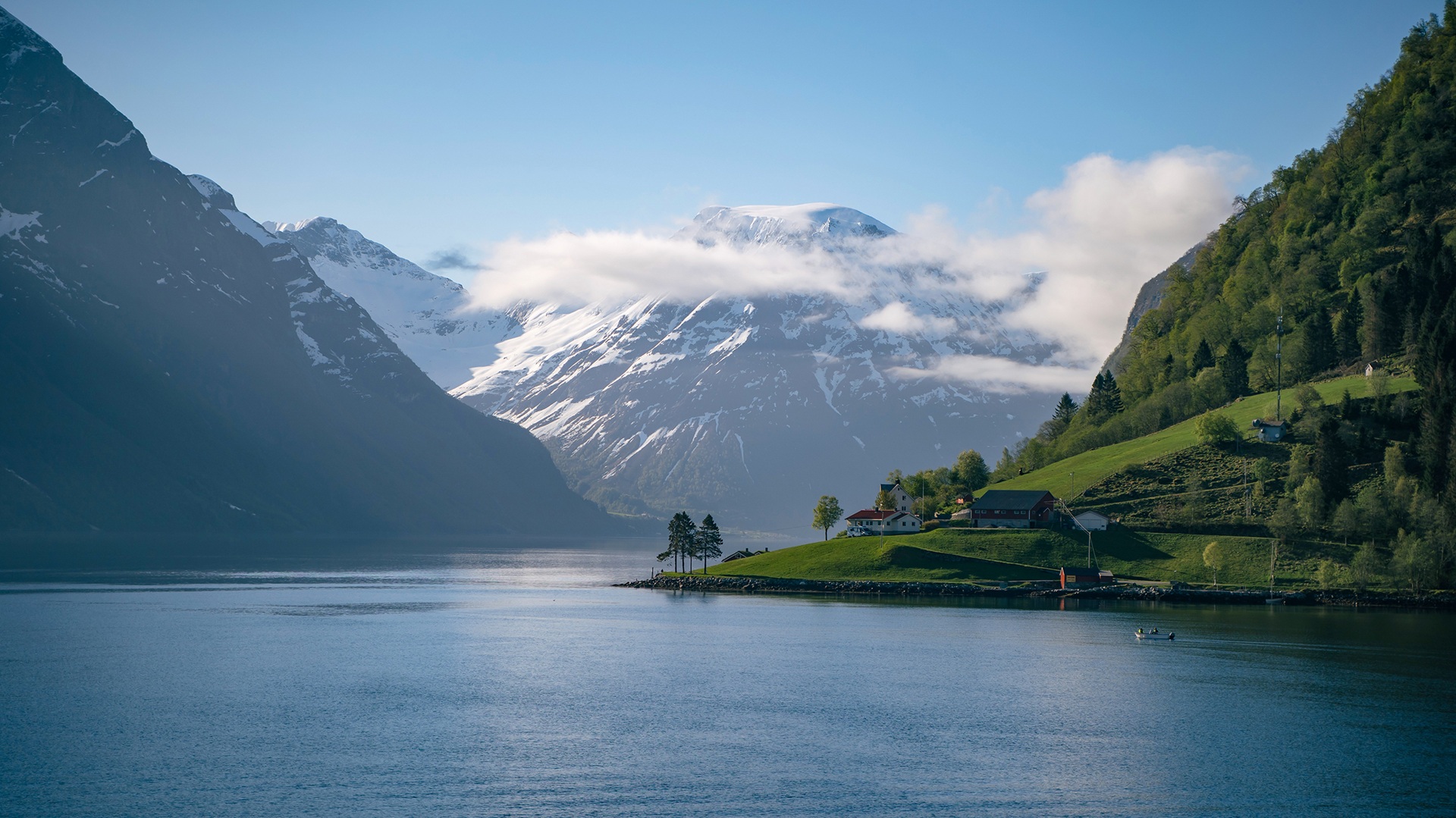 Hjorundfjord-Norway-HGR-155840-Photo_Kay_Fochtmann-1920