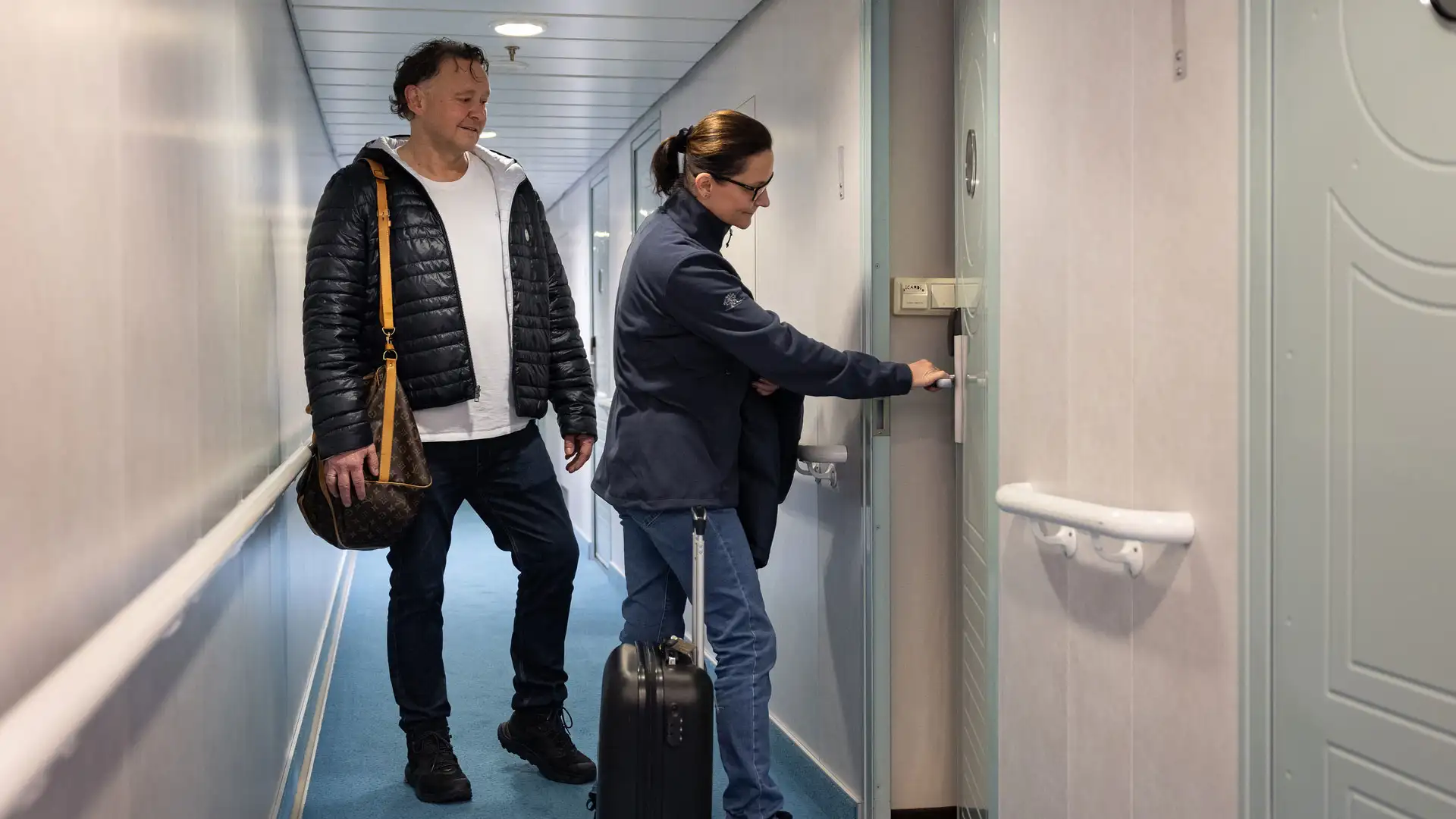 Couple-Cabin-MS-Trollfjord-Espen-Mills-HGR-168359