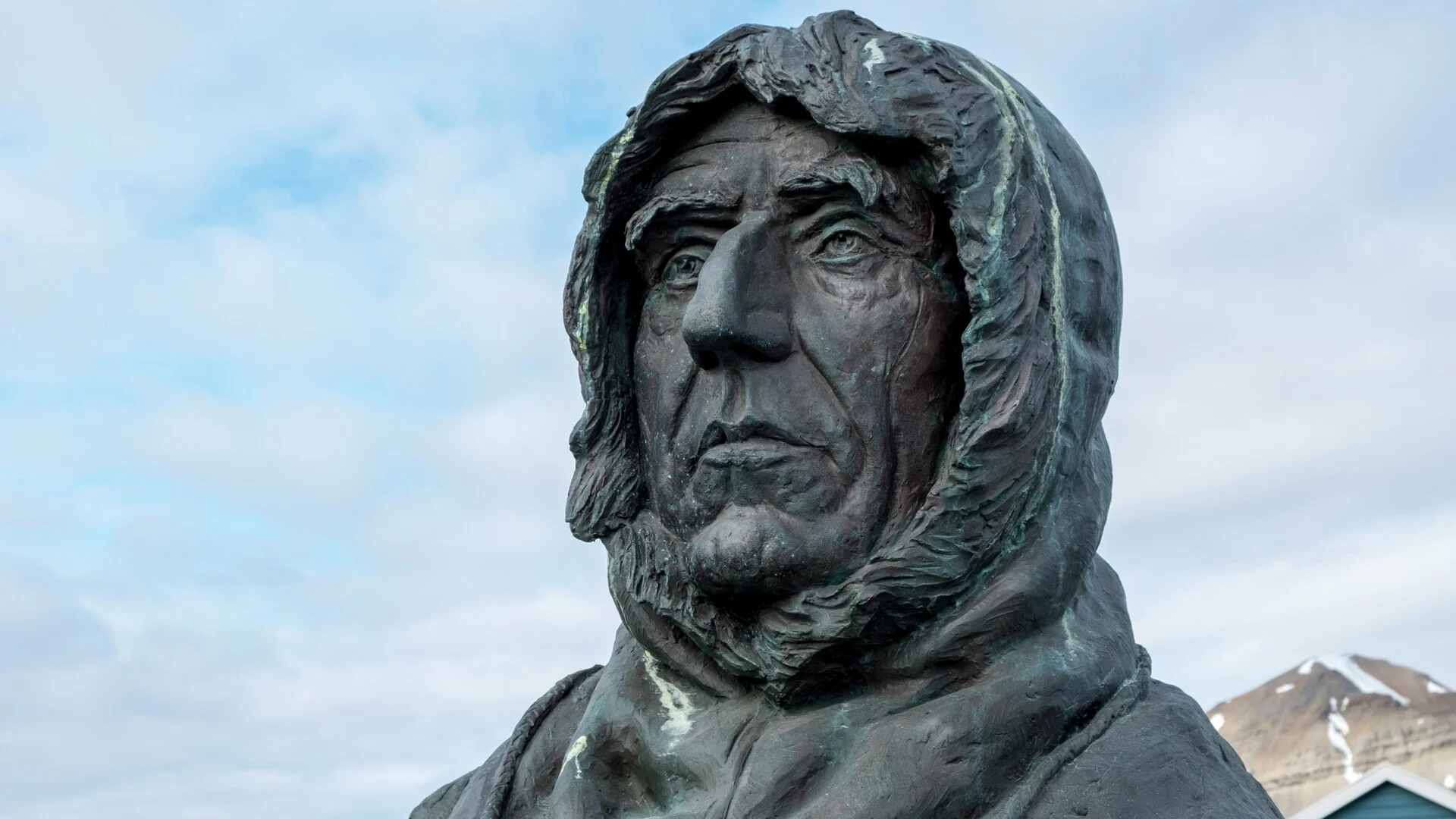 Roald Amundsen statue Ny Alesund Svalbard HGR 124210 Andrea Klaussner