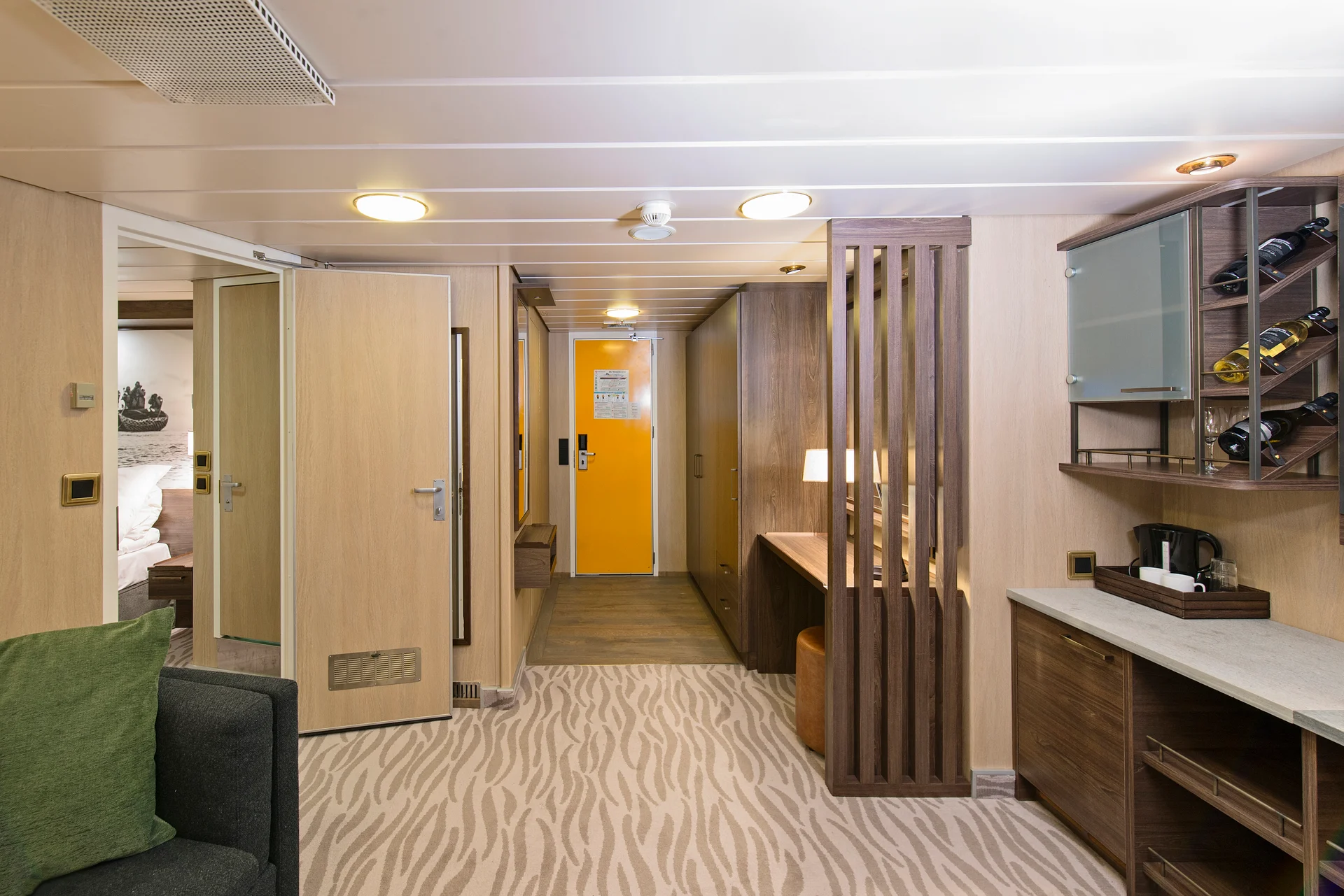 MS Richard With Expedition Suite M4 Lounge Area