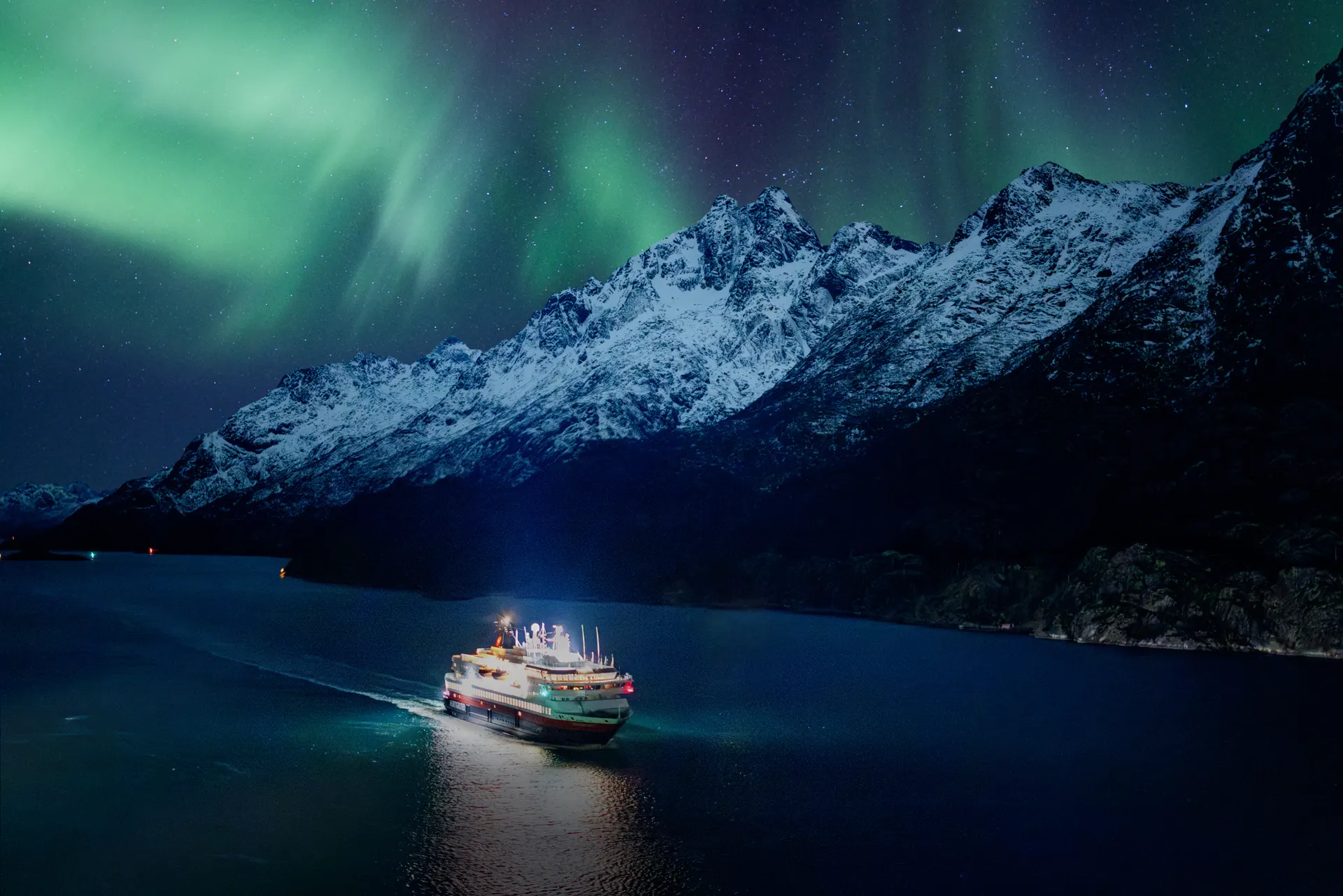 MAIN-HERO 20241122-Aurora-Lofoten-17-Espen-Mills EDIT 3x2