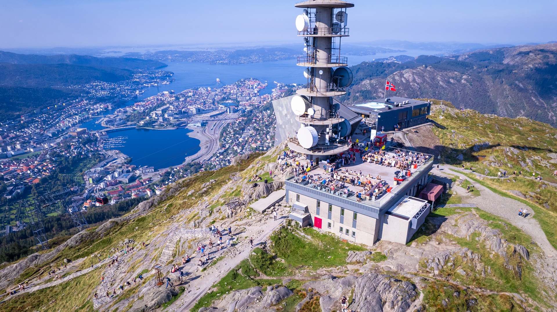 people-on-mt-ulriken-terrace-fjellplatå-bergen