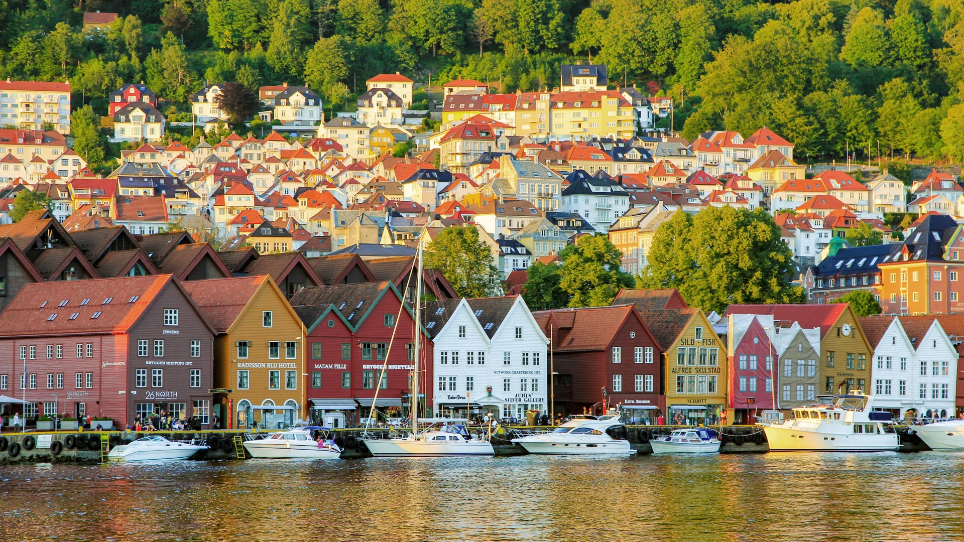 Bergen-BILDE-15072018-23-49-38-1-1920x1080