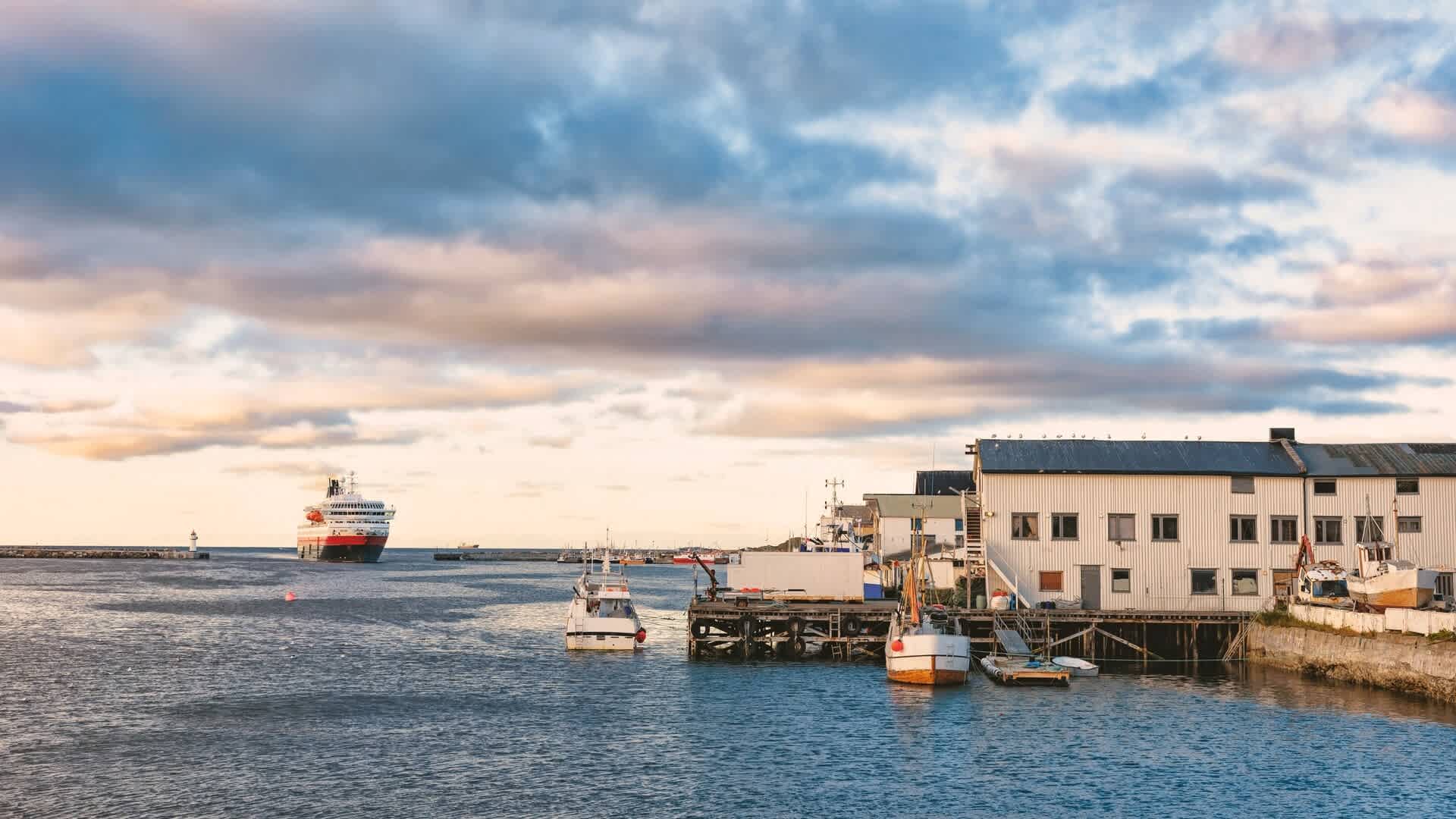 A Hurtigruten ship pulling into the port of Vardø 