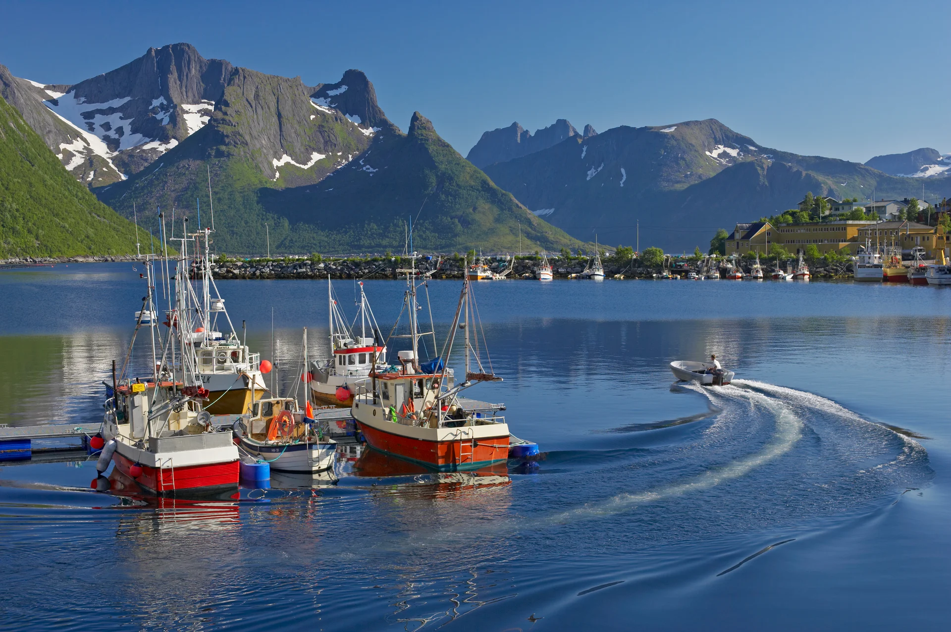 Hamn I Senja, northern Norway. Image copyright: Bård Løken - www.nordnorge.com