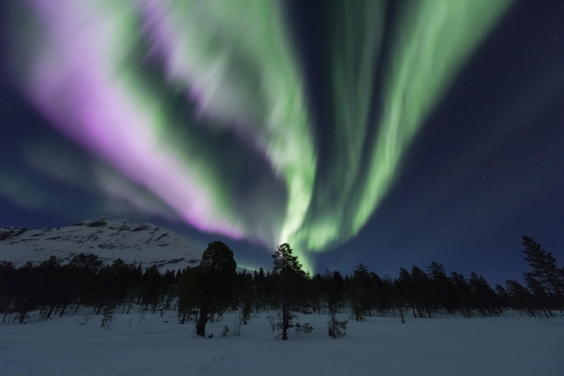 stian-klo-hgr-122588-beautiful-northern-lights-1920