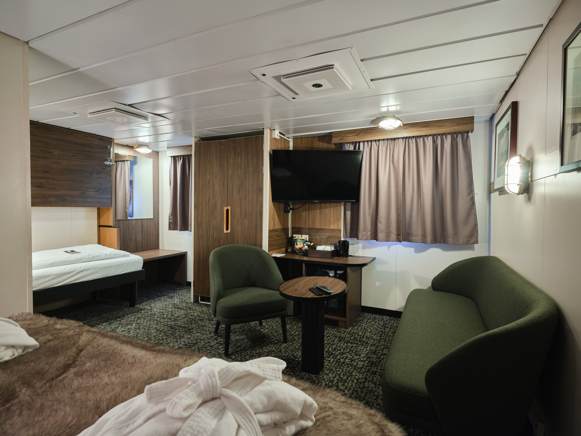 MS Vesterålen, Cabin - Arctic Superior (QJ)_Kristian_Dale
