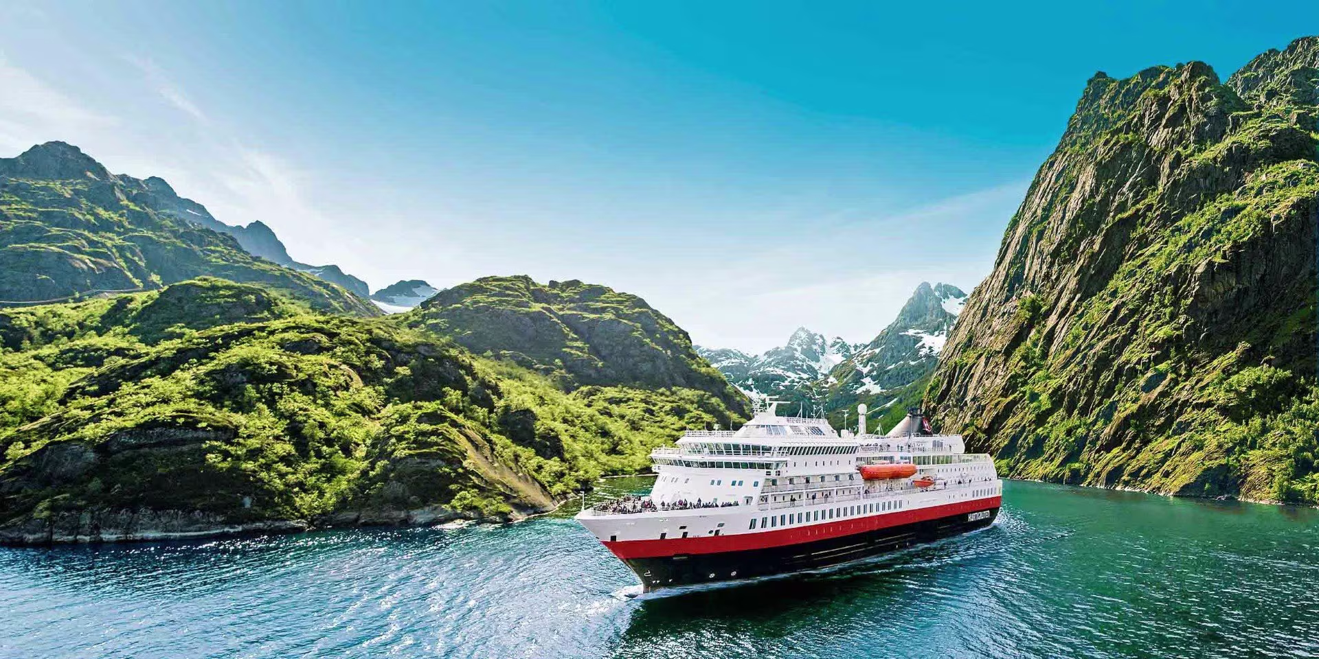 ship-in-fjord-hurtigruten_2500x1250