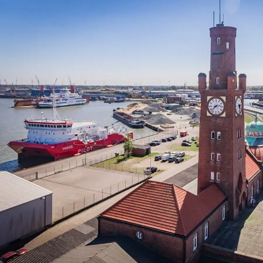 Drone photo of Hapaq Halle in sunlight.