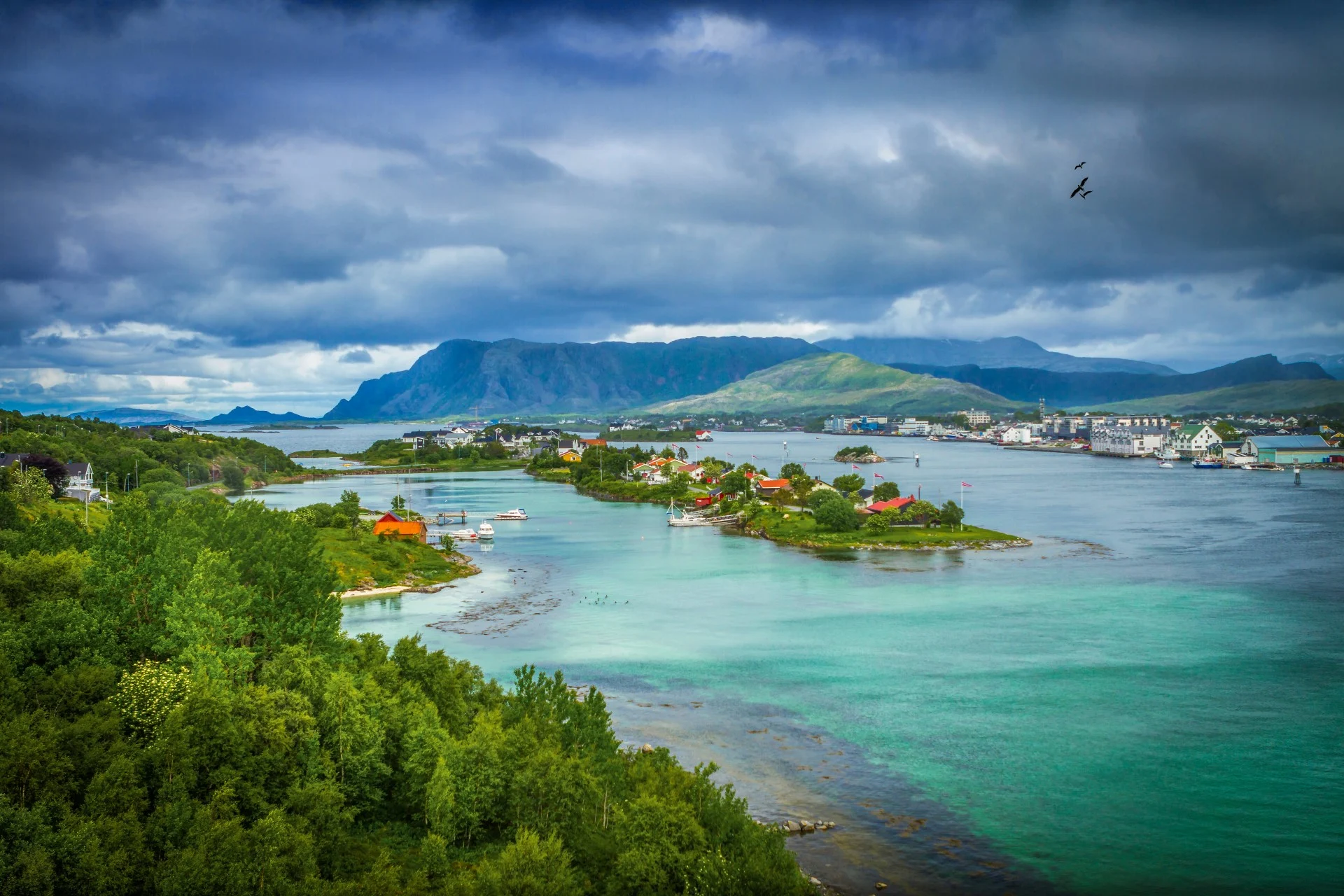 The coastal town of Brønnøysund is located on the Helgeland coast. There are several islands and the water is so clear you can see right through it
