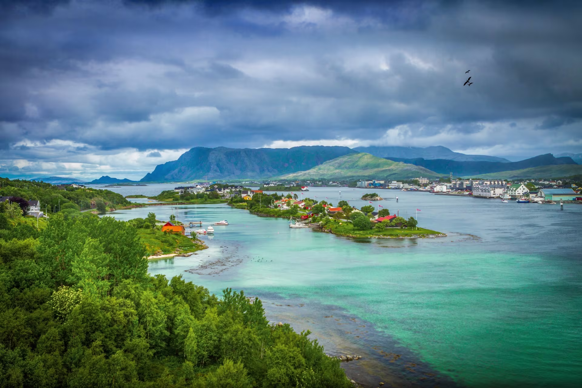 The coastal town of Brønnøysund is located on the Helgeland coast. There are several islands and the water is so clear you can see right through it