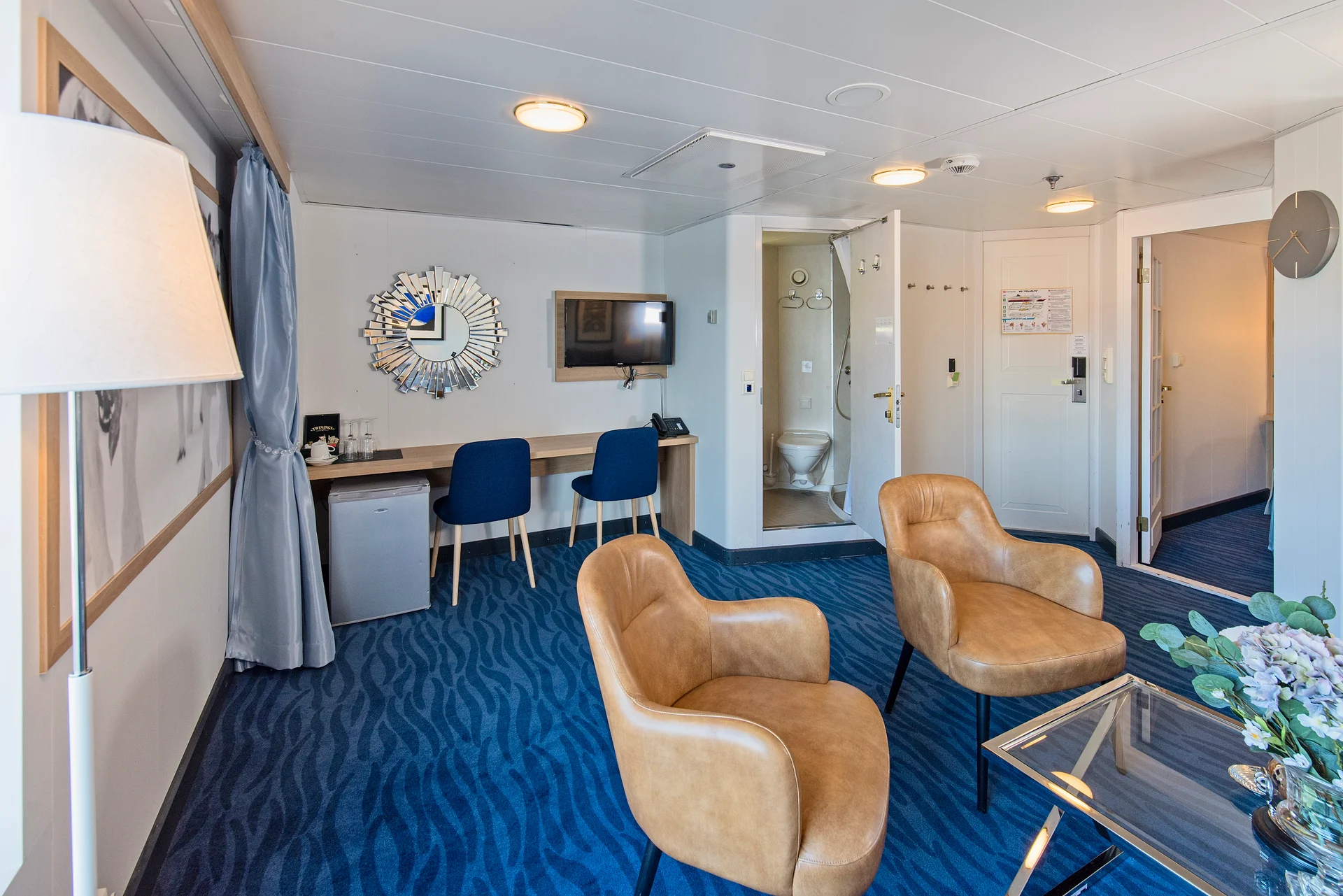 MS Polarlys Expedition Suite M4 Lounge Area