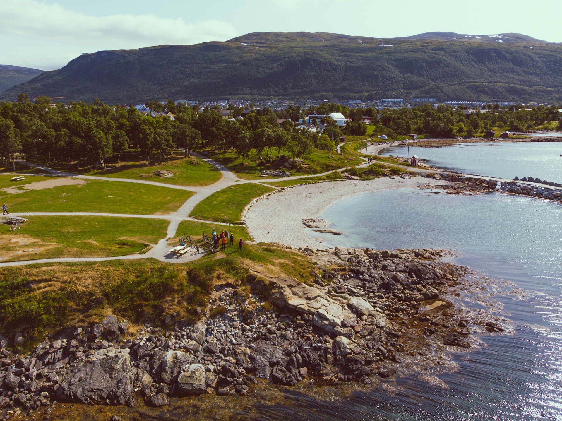 Tromsø-norway-bicyclists-overhead-vegardStien-vegasti1