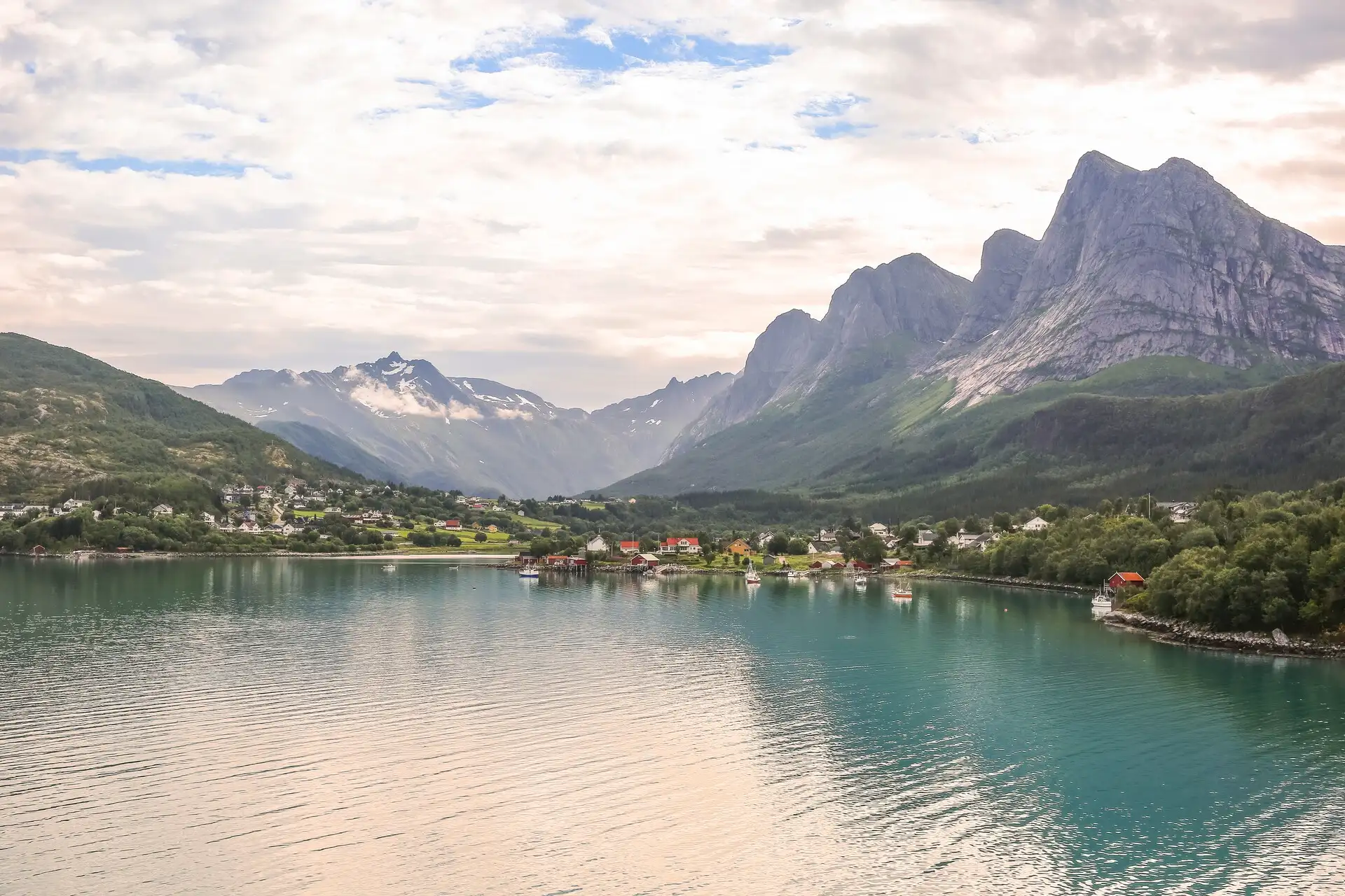 rnes-norway-visit-rnes-rnes-port-hurtigruten