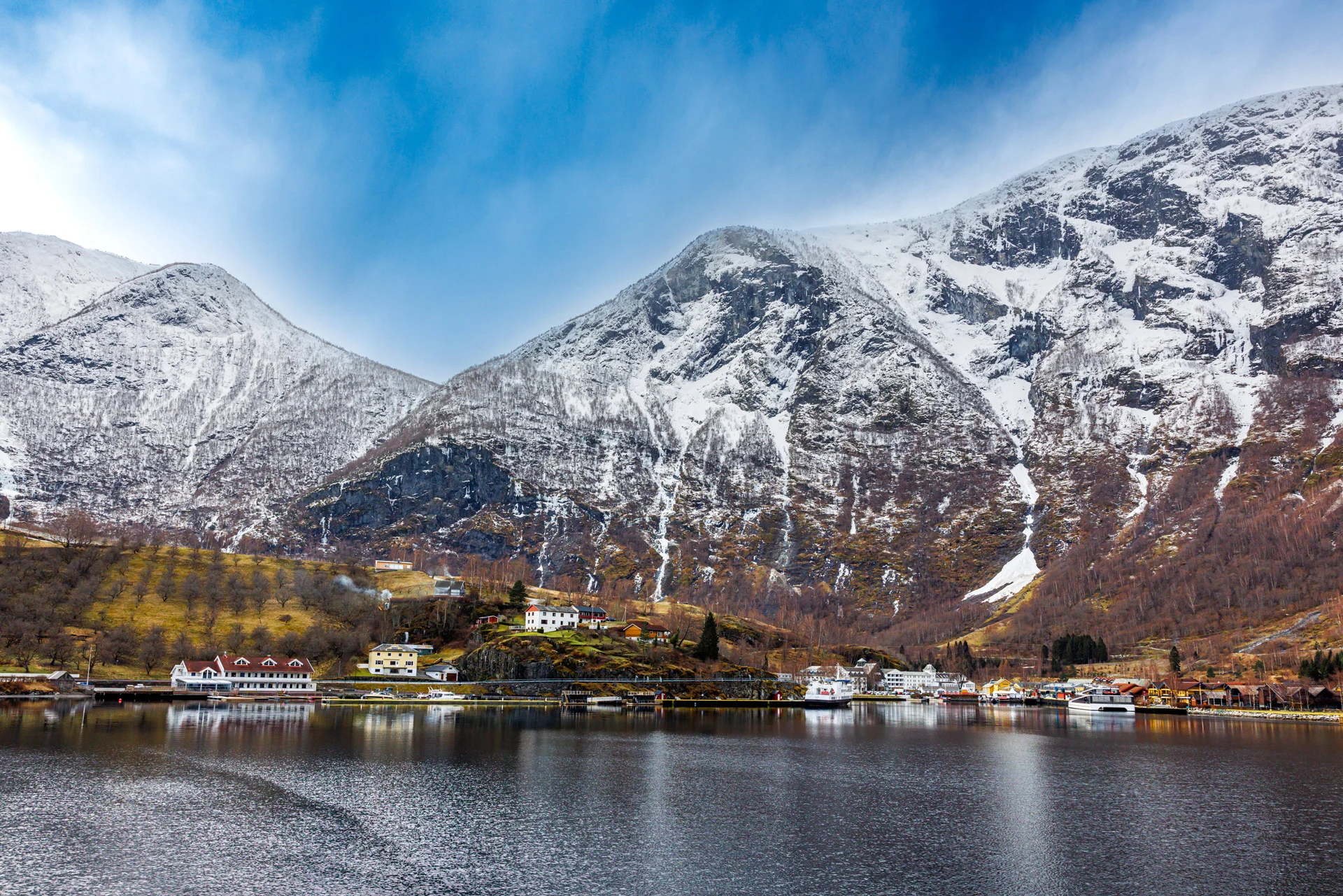 flam-aurland-village-winter-mathias-falcone-visitbergen