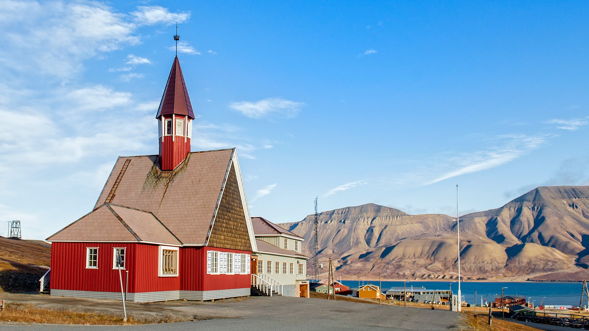 HRS-LYR3 Historical walking tour in Longyearbyen AGURTXANE CONCELLON LONGYEARBYEN4 1920x1080