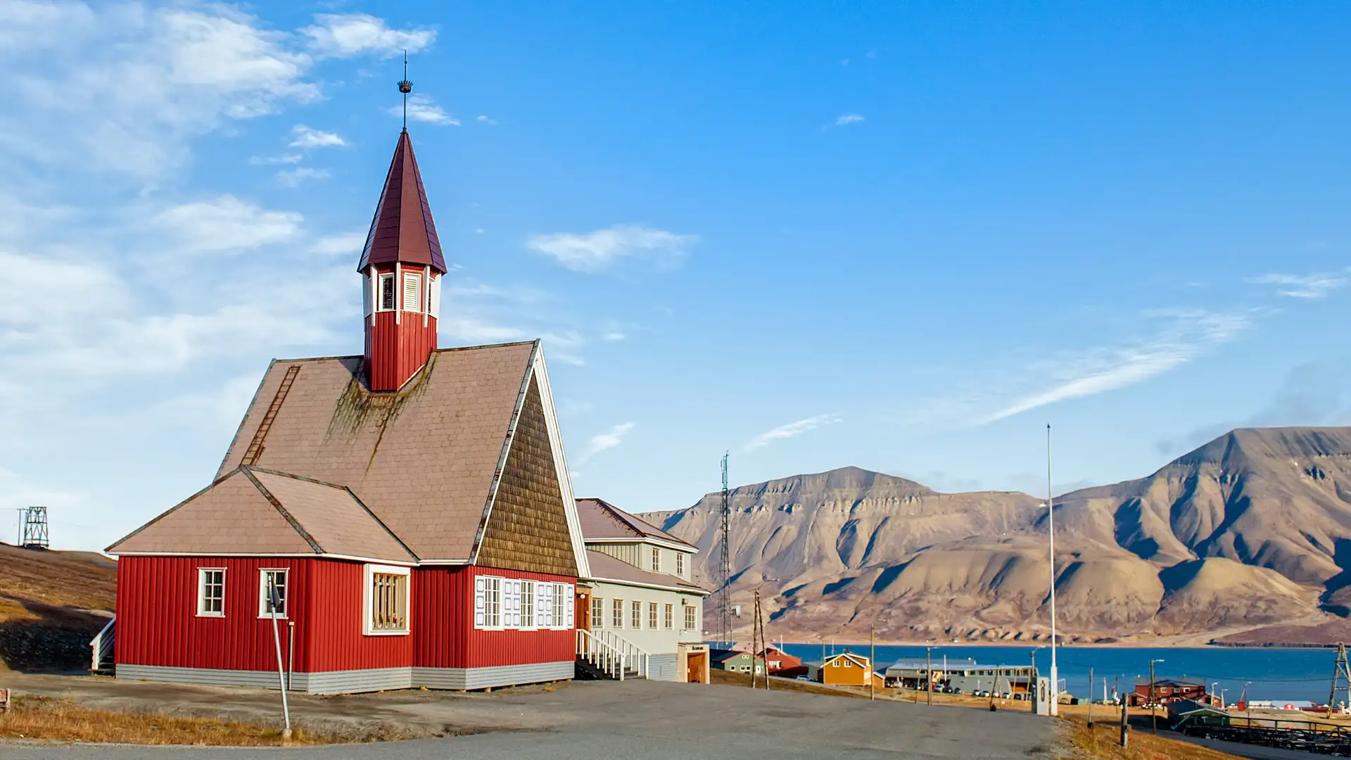 HRS-LYR3 Historical walking tour in Longyearbyen AGURTXANE CONCELLON LONGYEARBYEN4 1920x1080