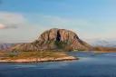 La montagne Torghatten à Bronnoysund est une icône de la côte norvégienne.