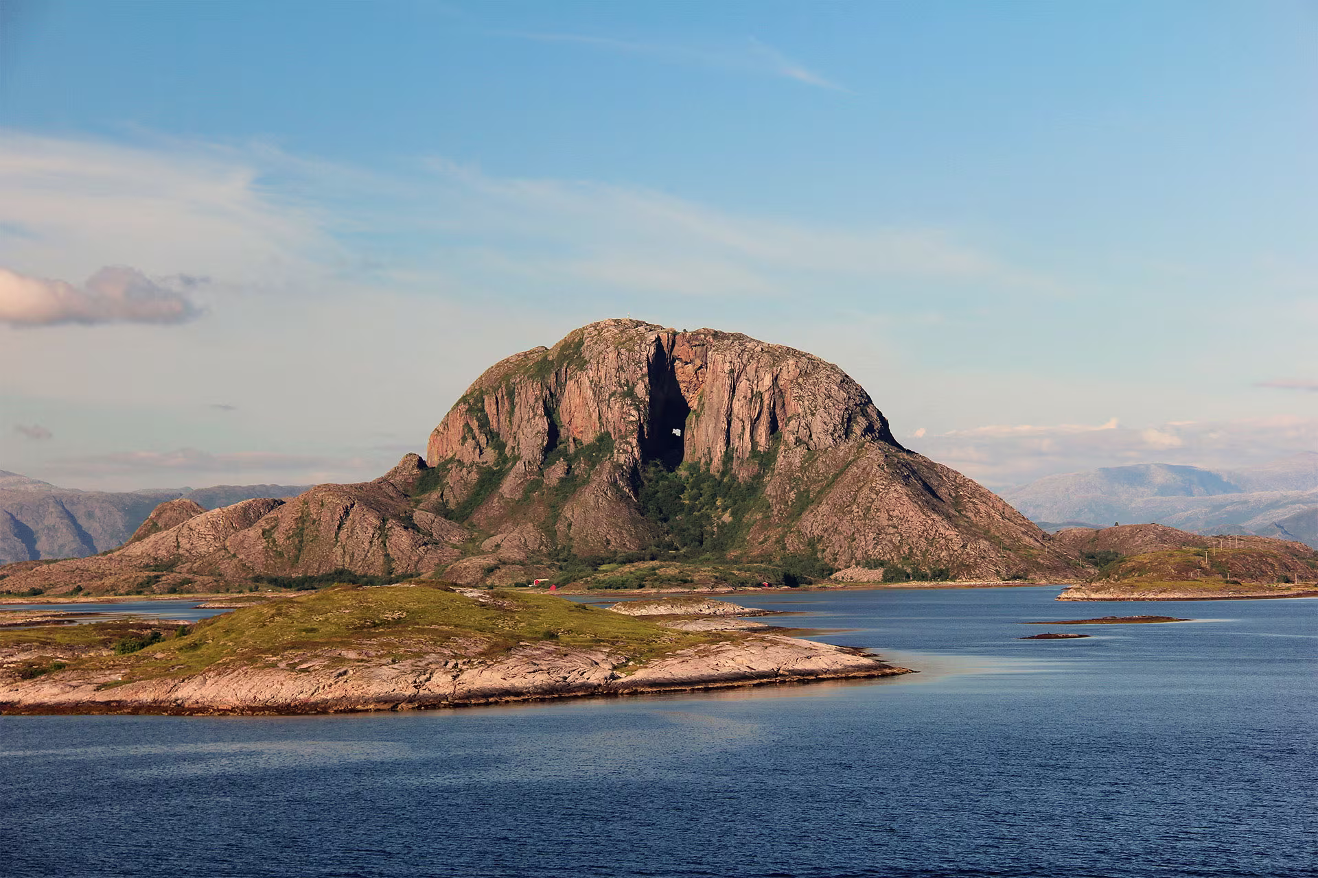 Torghatten est une icône de la côte norvégienne